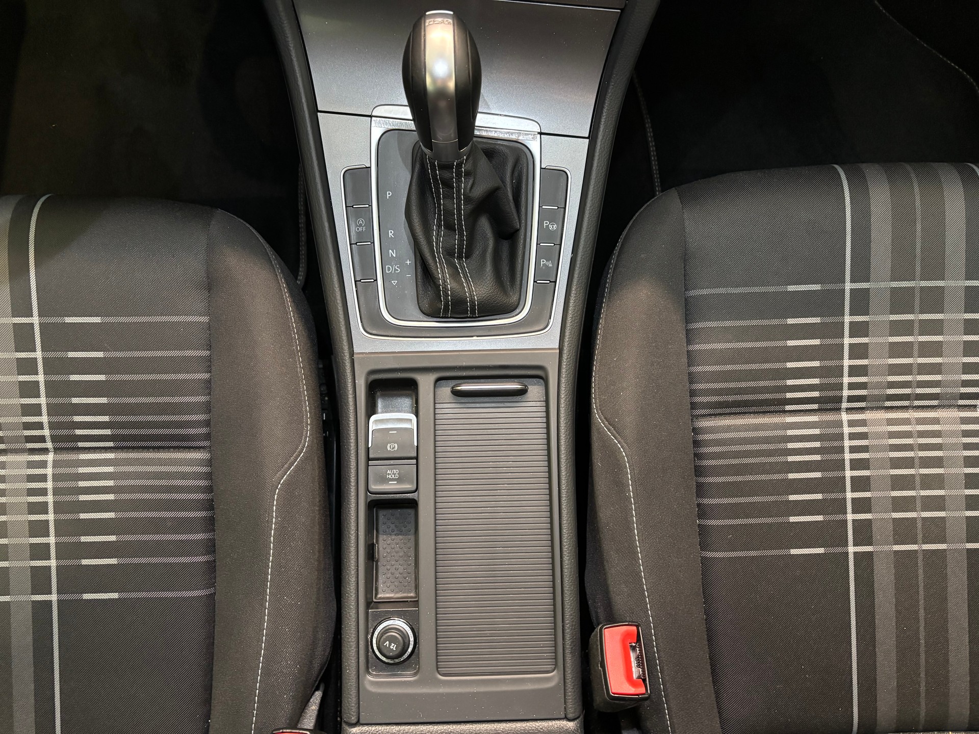 VW Golf 1.4 TSI Lounge DSG-image-12