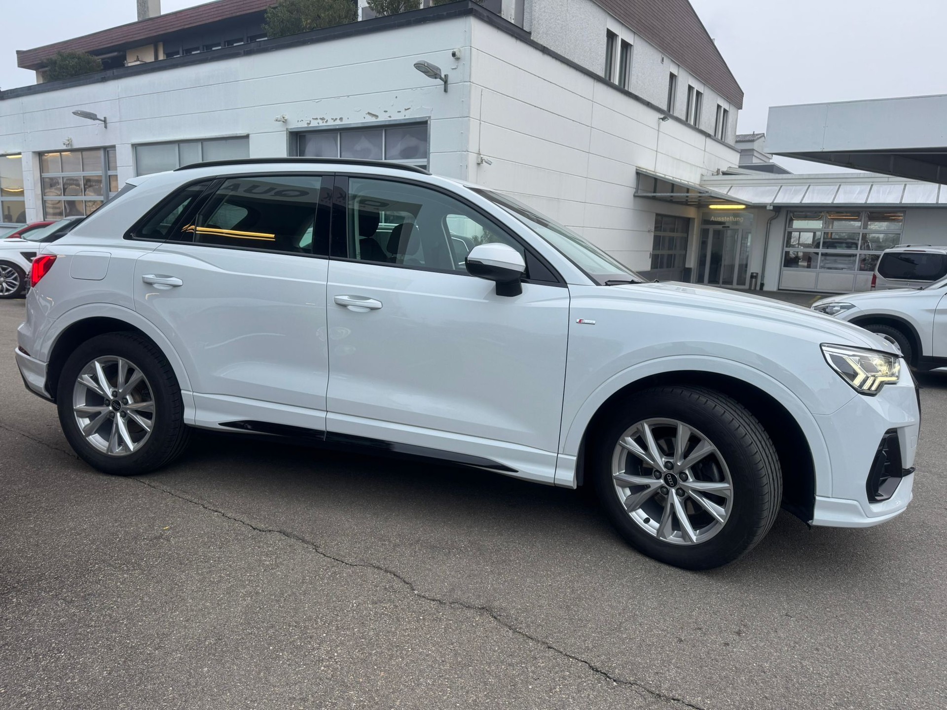 AUDI Q3 35 TFSI S line Attraction S-tronic-image-3
