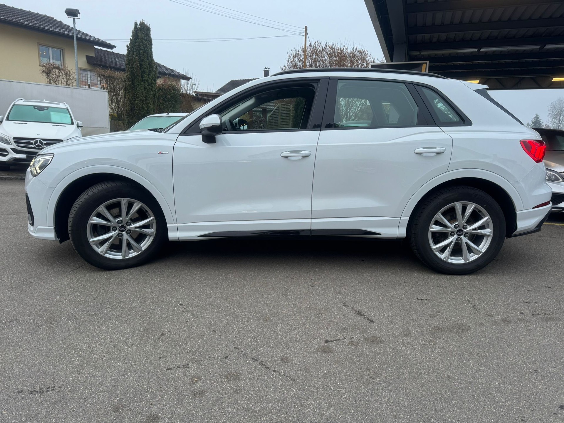 AUDI Q3 35 TFSI S line Attraction S-tronic-image-4