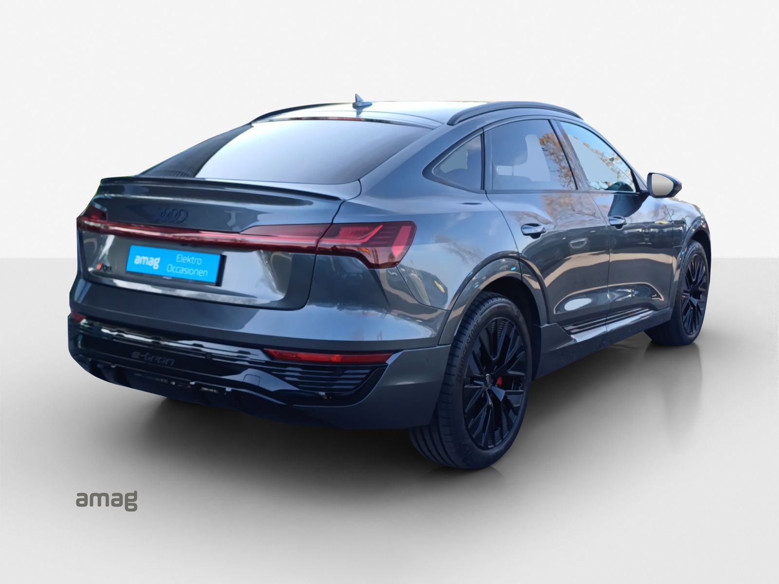 AUDI Q8 Sportback 55 e-tron Black Edition quattro-image-5