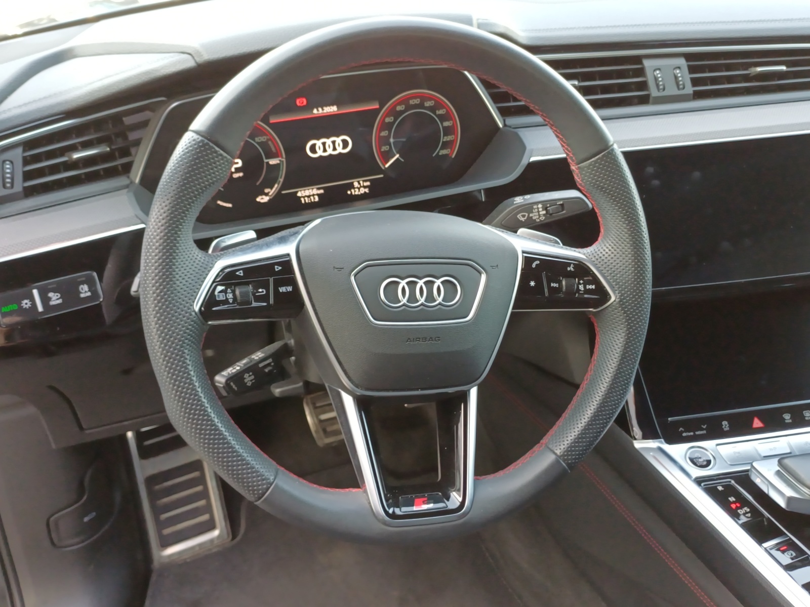 AUDI Q8 Sportback 55 e-tron Black Edition quattro-image-10