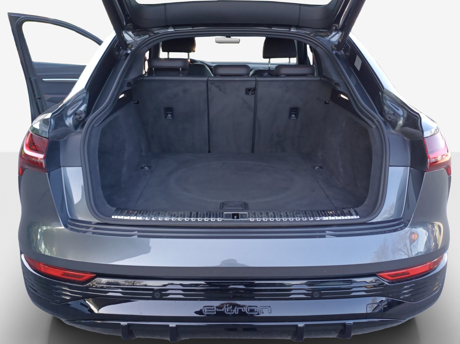 AUDI Q8 Sportback 55 e-tron Black Edition quattro-image-13