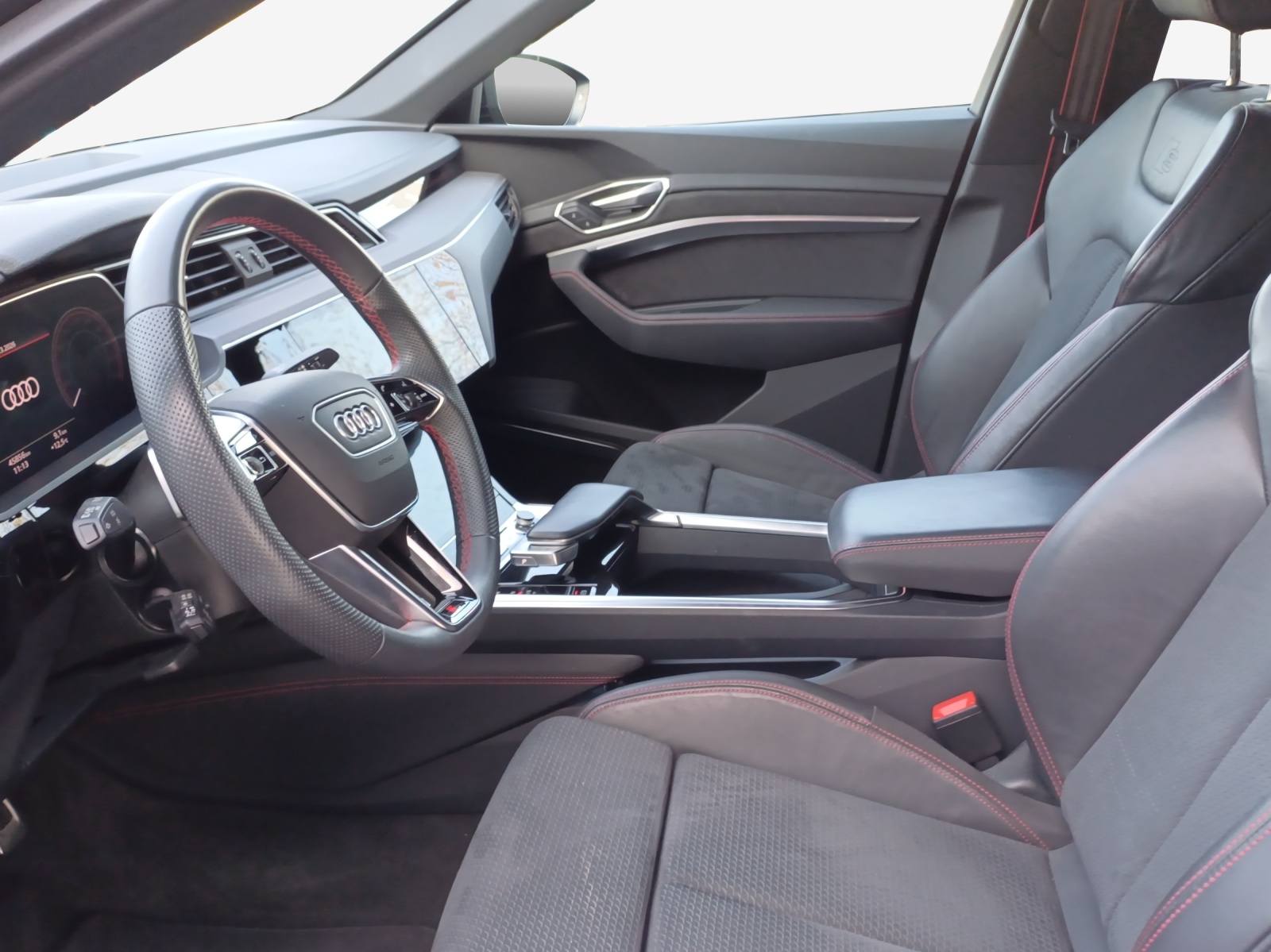 AUDI Q8 Sportback 55 e-tron Black Edition quattro-image-8