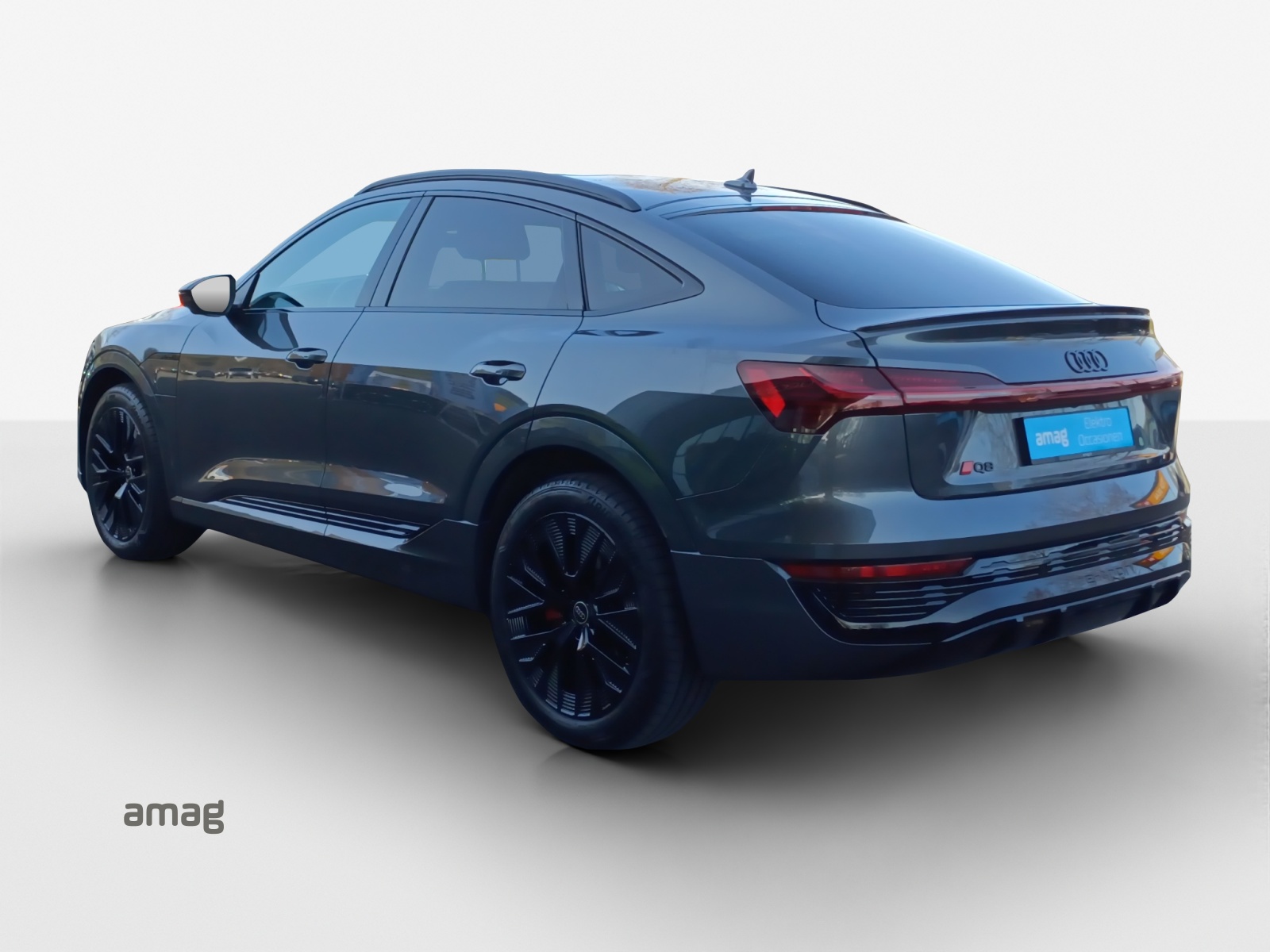 AUDI Q8 Sportback 55 e-tron Black Edition quattro-image-2