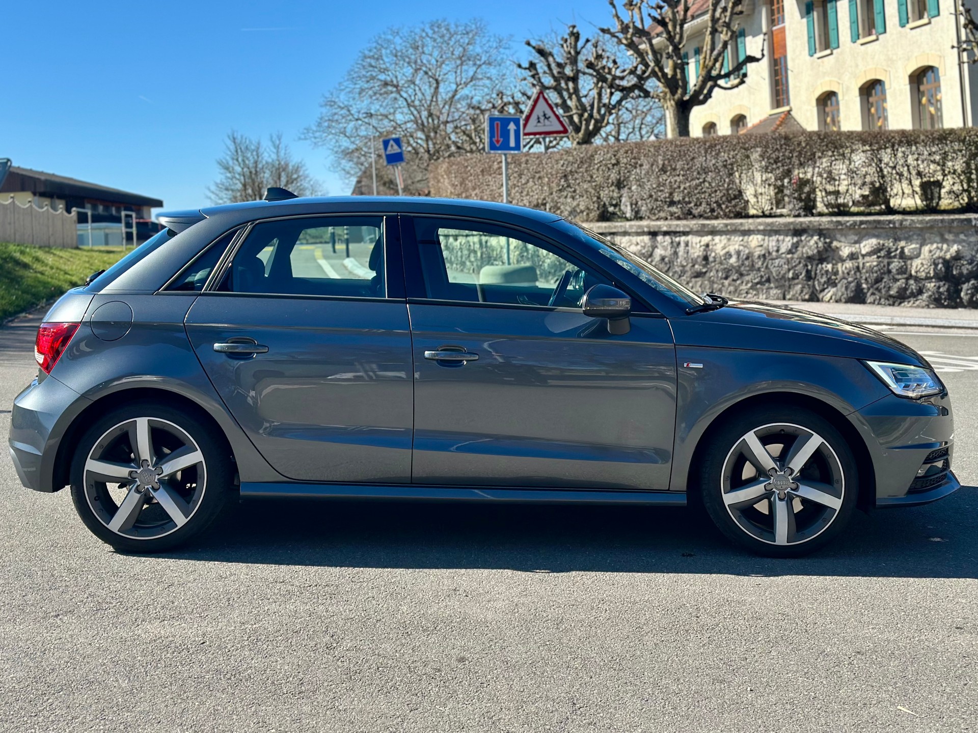 AUDI A1 Sportback 1.4 TFSI S-LINE Sport S-tronic-image-6