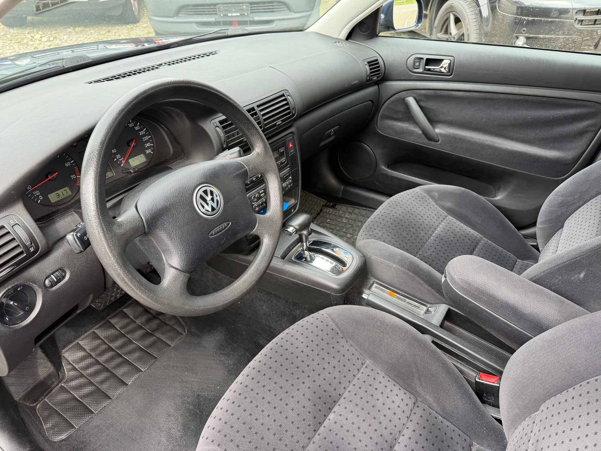 VW Passat Variant 1.8 Comfortline Automat-image-5