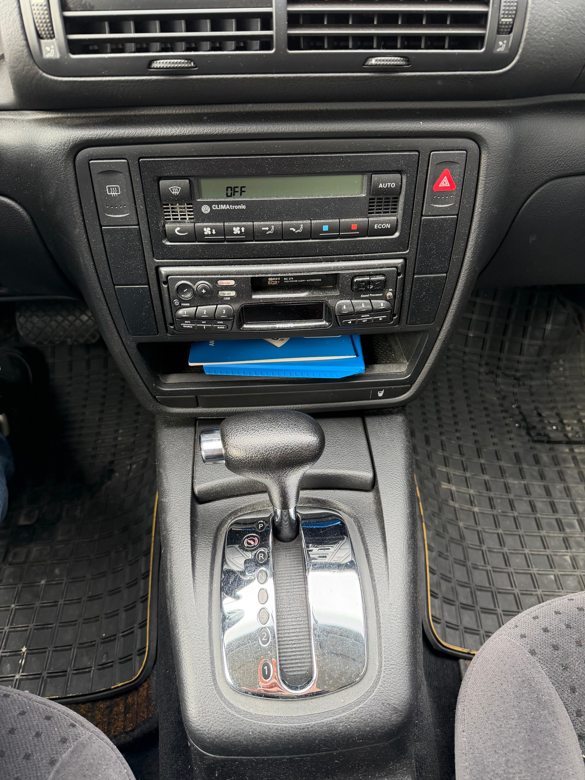 VW Passat Variant 1.8 Comfortline Automat-image-8