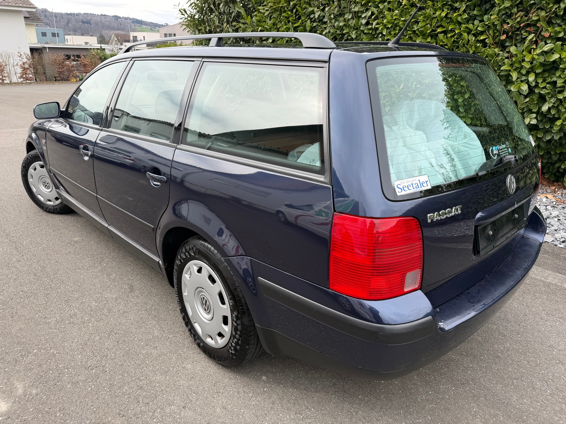 VW Passat Variant 1.8 Comfortline Automat-image-2