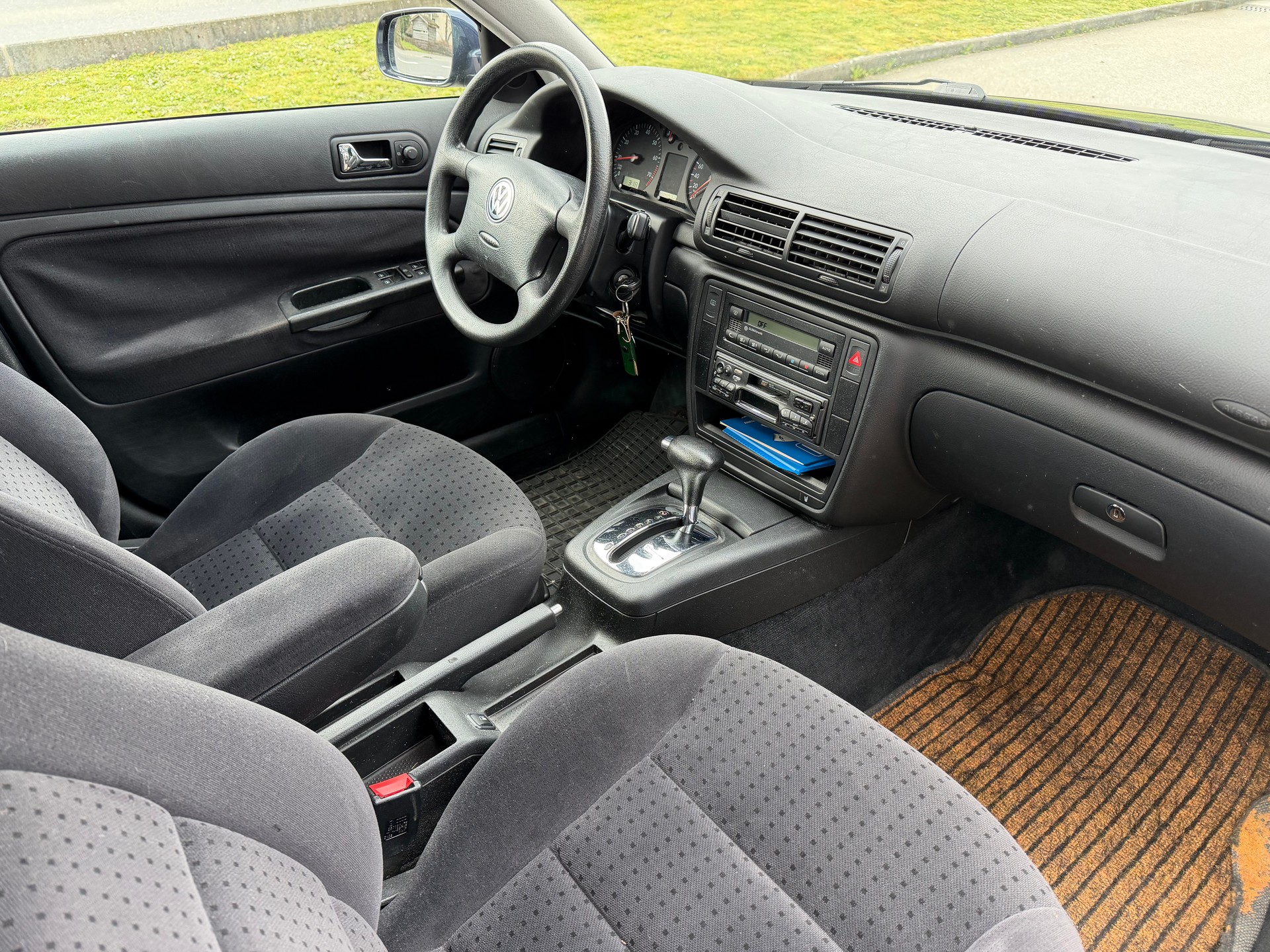 VW Passat Variant 1.8 Comfortline Automat-image-4