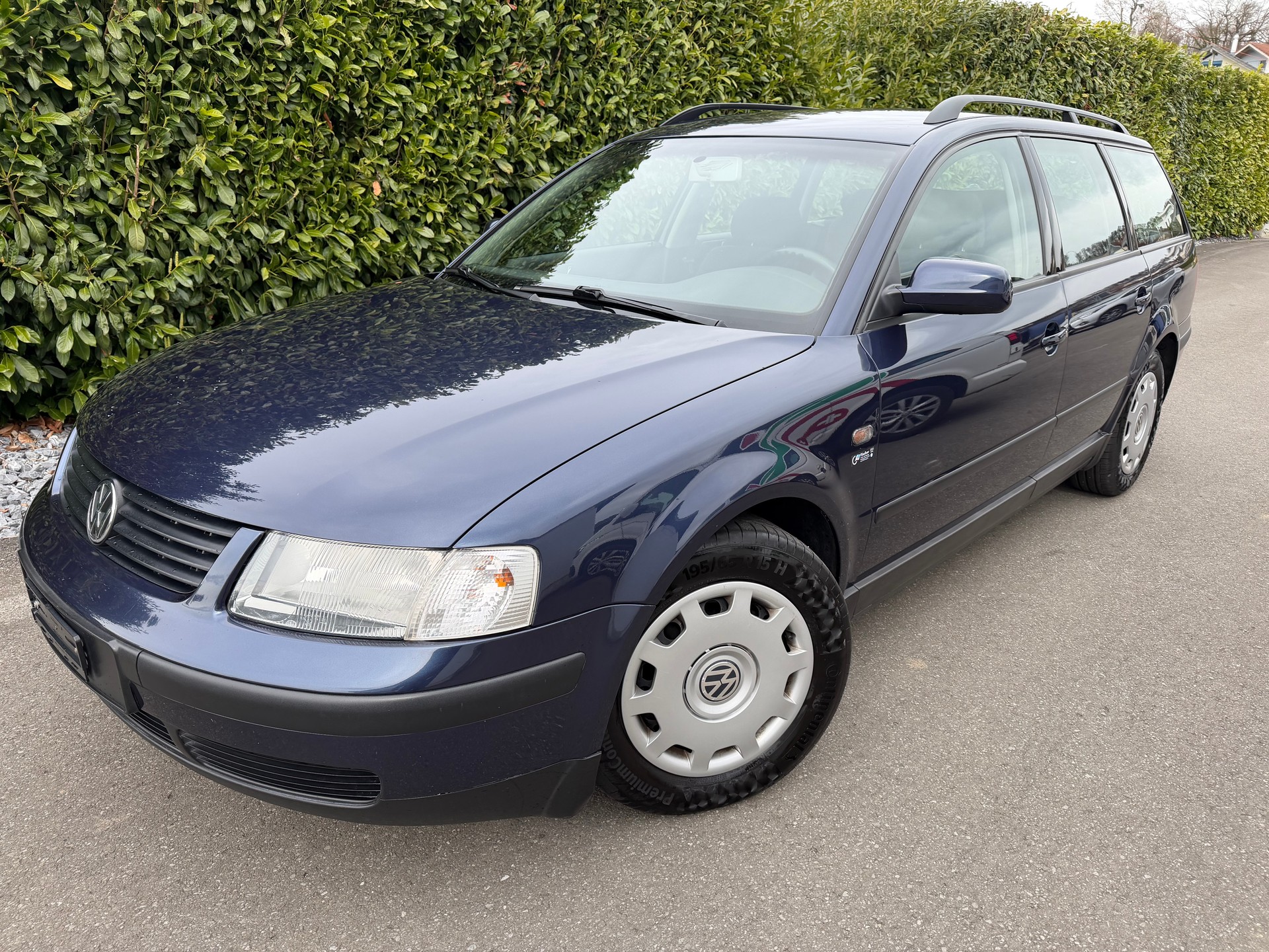 VW Passat Variant 1.8 Comfortline Automat-image-0