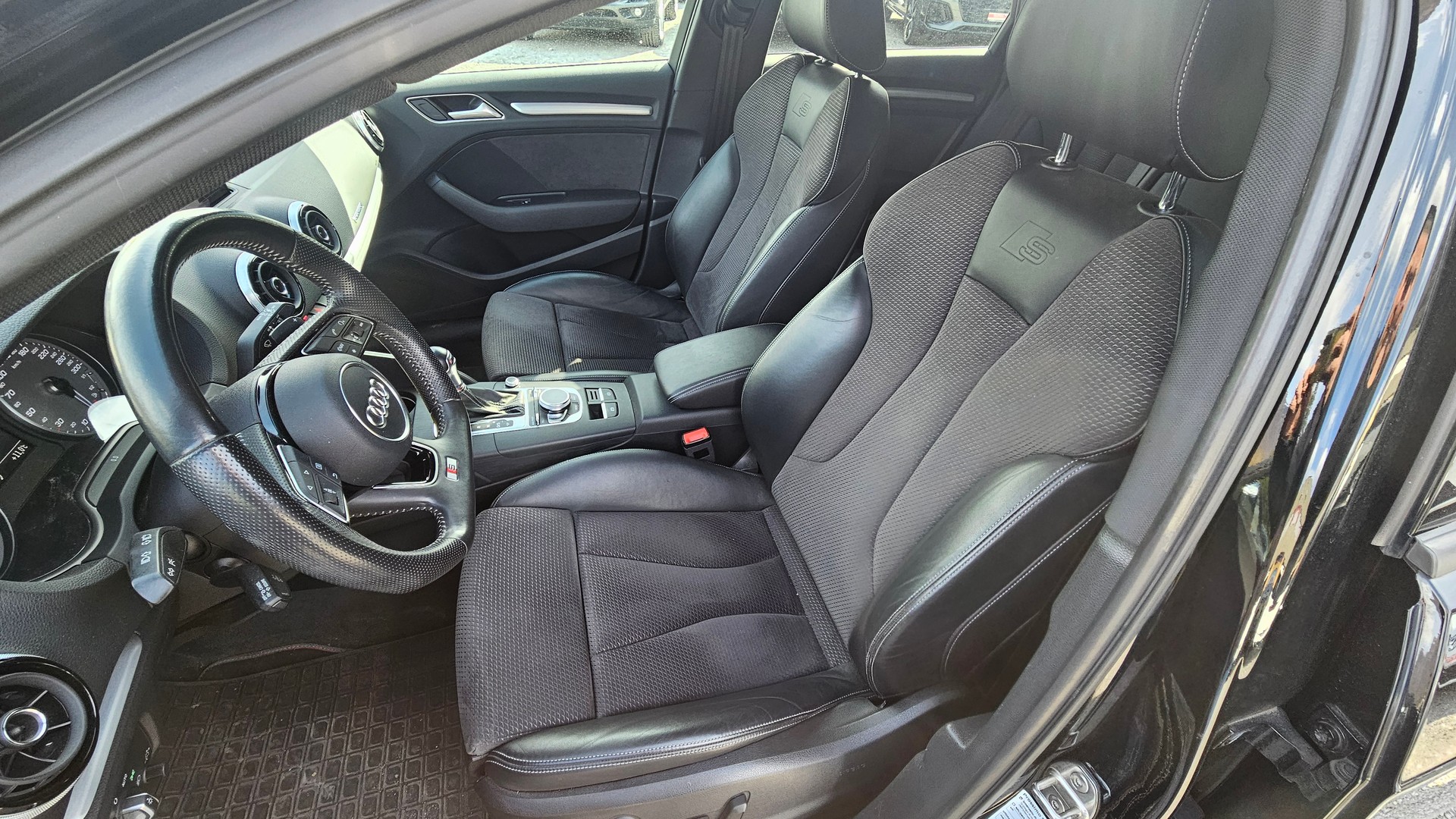 AUDI S3 Sportback 2.0 TFSI quattro S-tronic-image-7