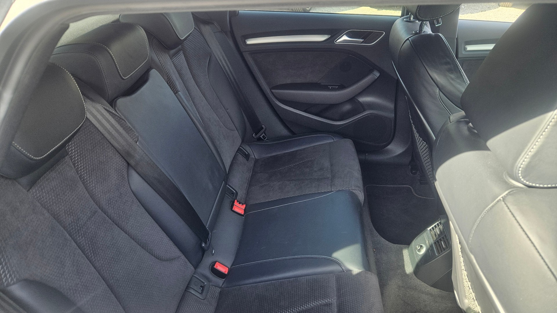AUDI S3 Sportback 2.0 TFSI quattro S-tronic-image-8