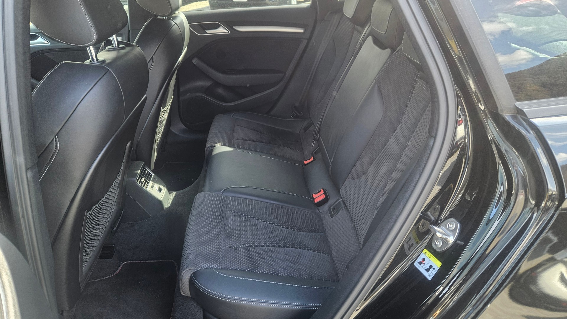 AUDI S3 Sportback 2.0 TFSI quattro S-tronic-image-9