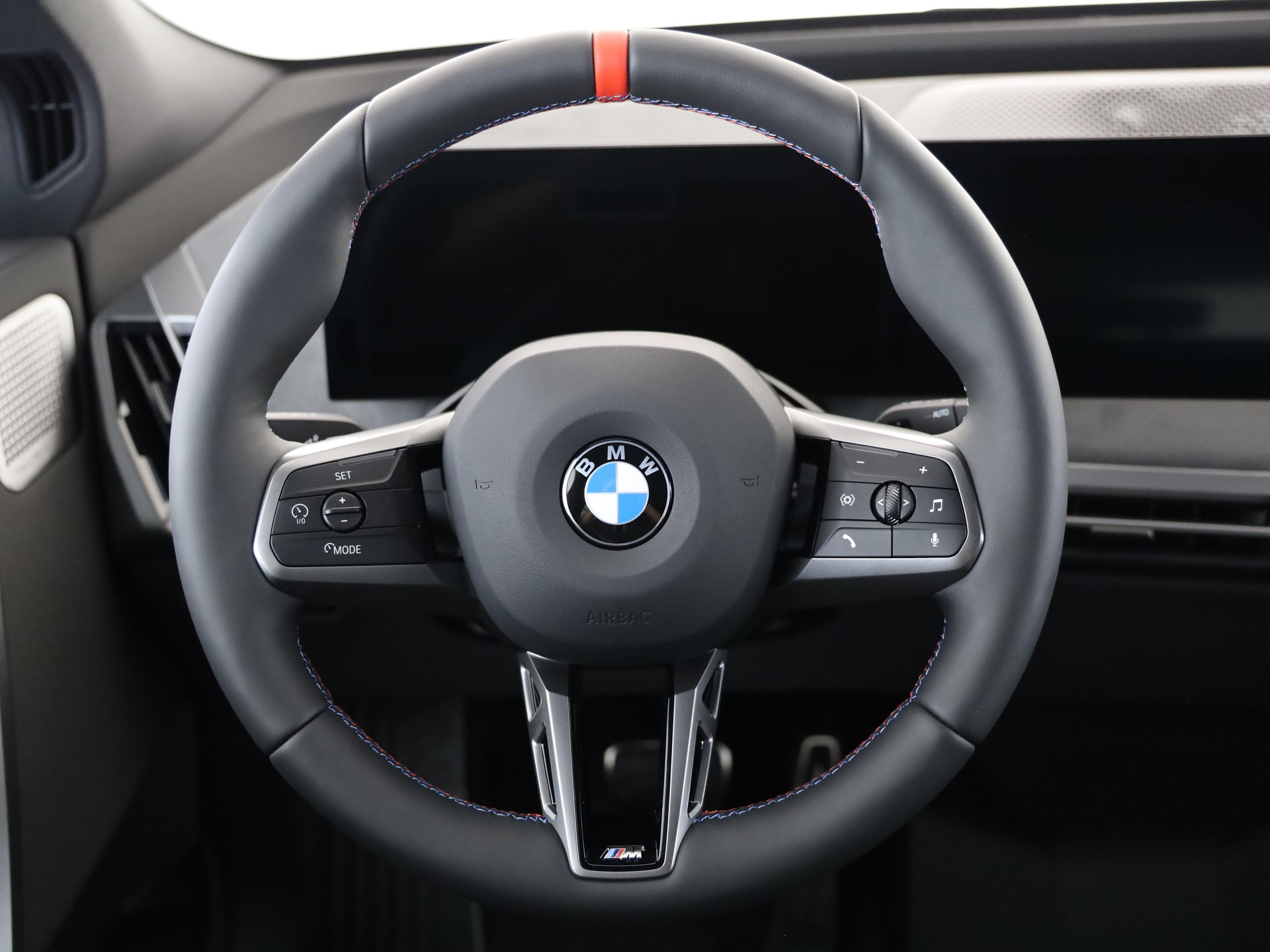 BMW iX M70-image-20