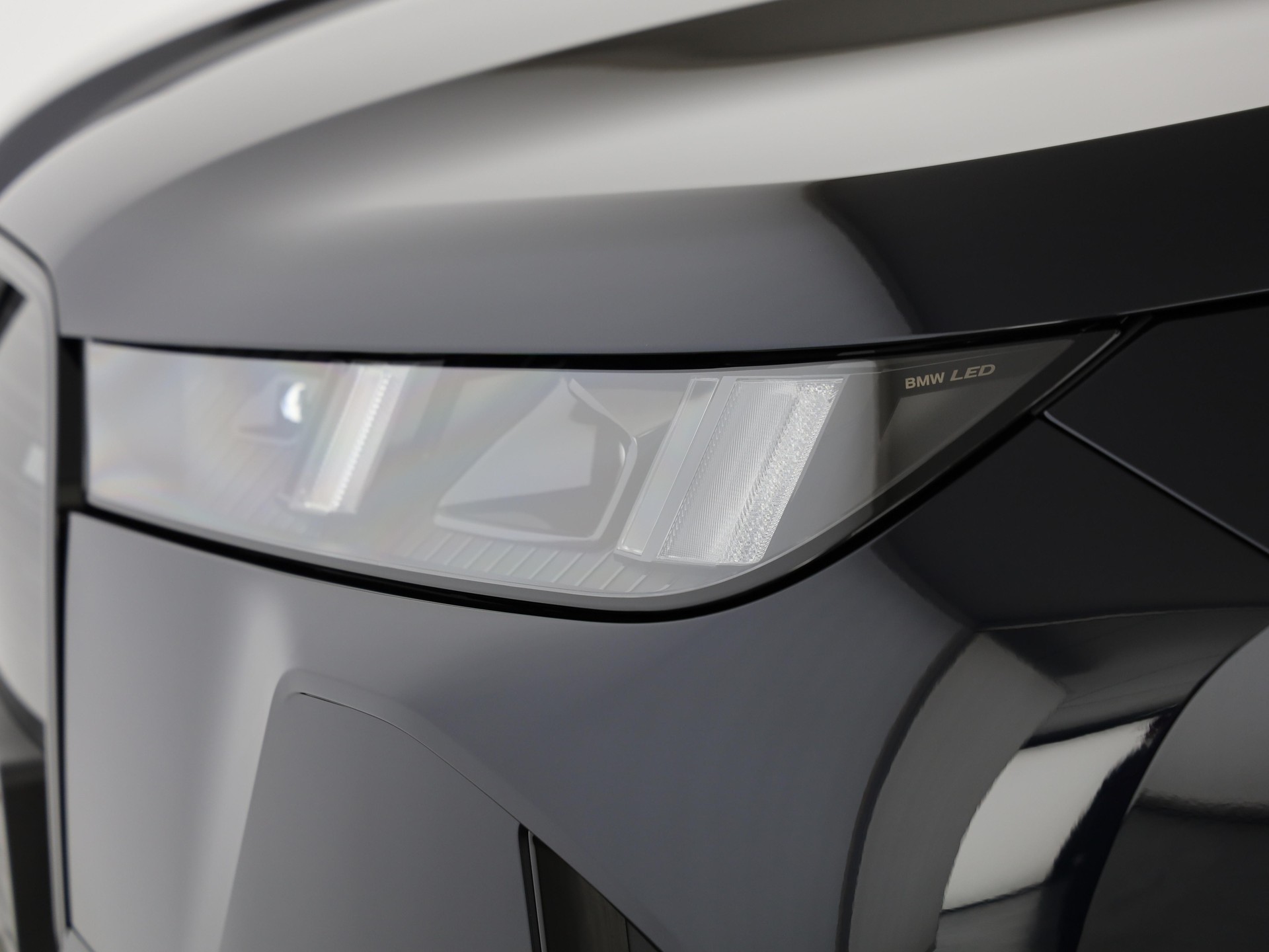 BMW iX M70-image-5