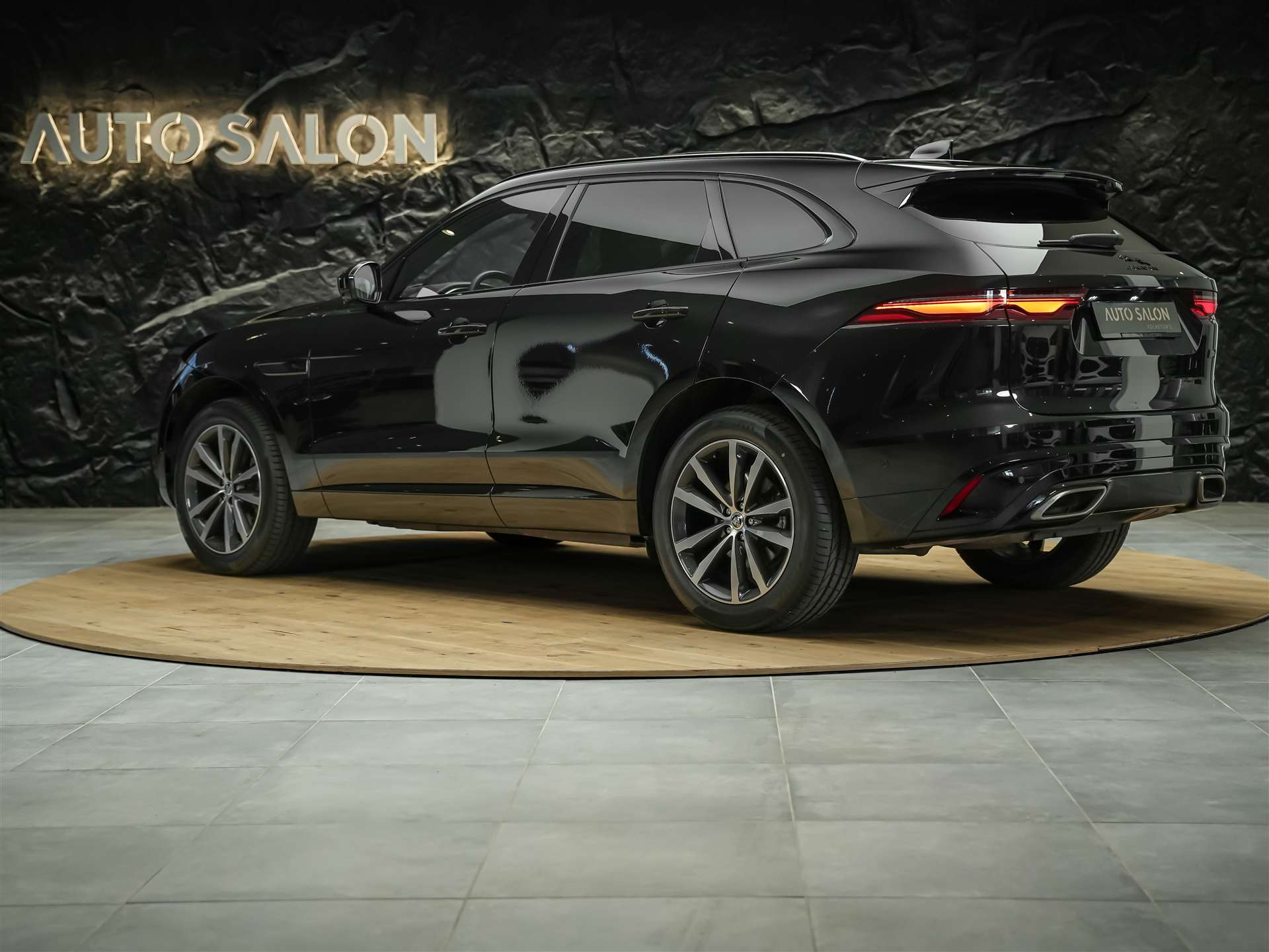JAGUAR F-Pace 3.0 D I6 R-Dynamic SE AWD *Facelift*Panorama*Head-Up*-image-2