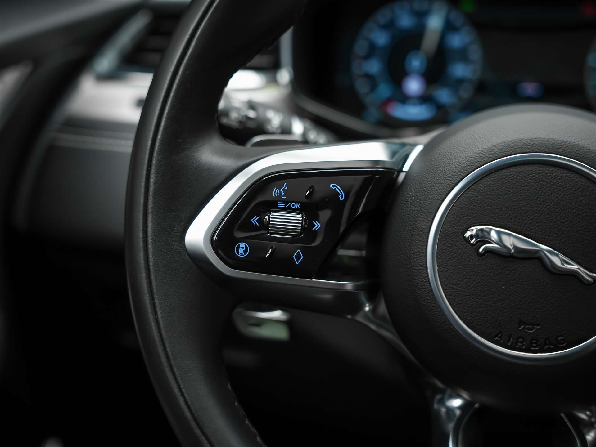 JAGUAR F-Pace 3.0 D I6 R-Dynamic SE AWD *Facelift*Panorama*Head-Up*-image-26