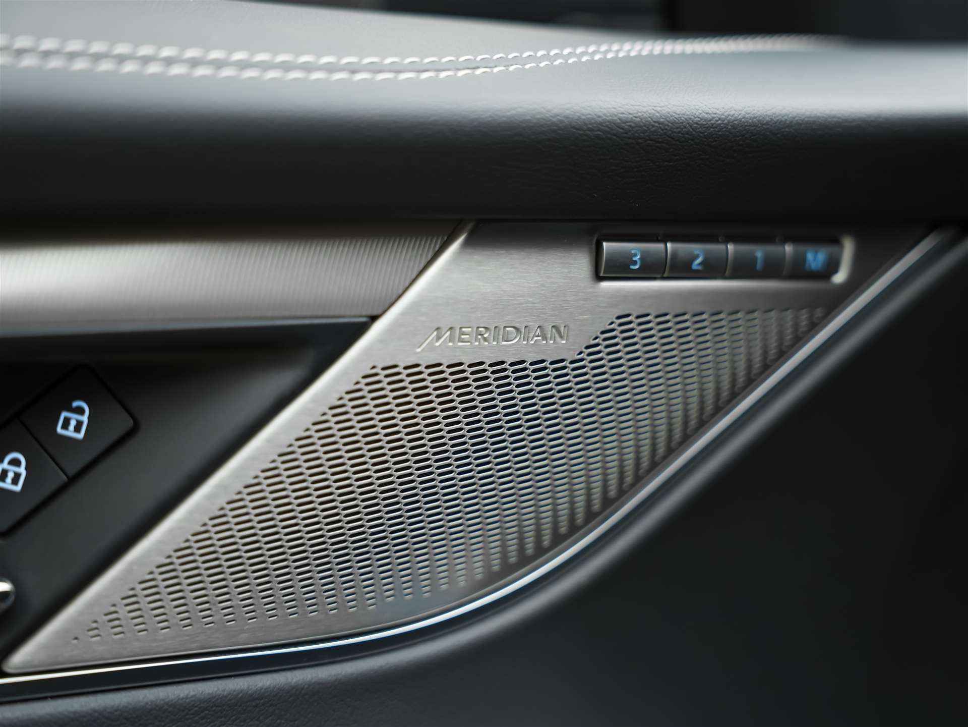 JAGUAR F-Pace 3.0 D I6 R-Dynamic SE AWD *Facelift*Panorama*Head-Up*-image-19