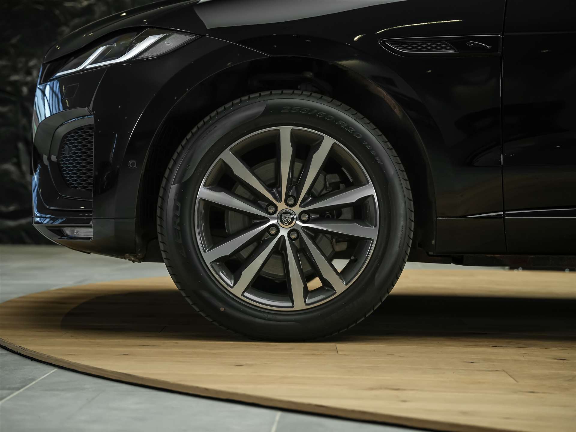 JAGUAR F-Pace 3.0 D I6 R-Dynamic SE AWD *Facelift*Panorama*Head-Up*-image-16