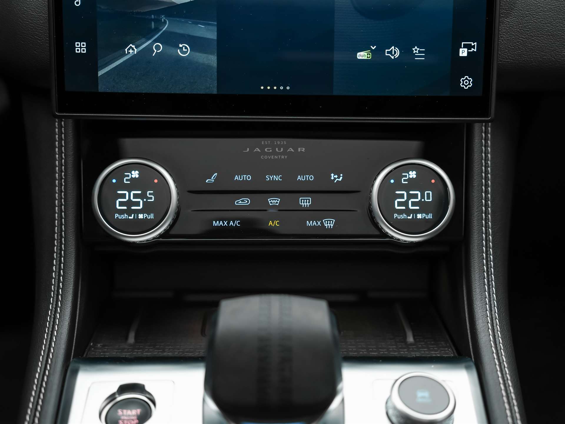 JAGUAR F-Pace 3.0 D I6 R-Dynamic SE AWD *Facelift*Panorama*Head-Up*-image-22