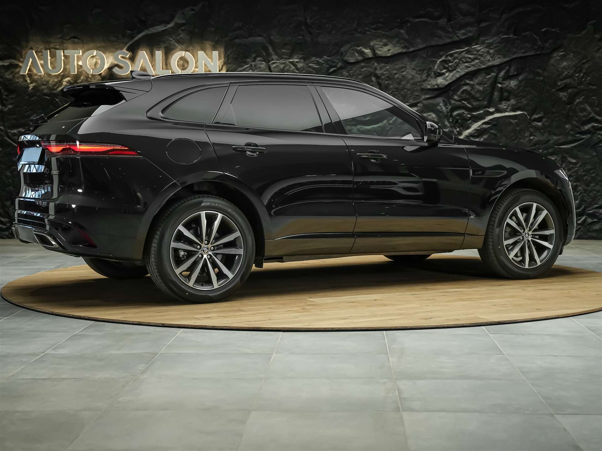 JAGUAR F-Pace 3.0 D I6 R-Dynamic SE AWD *Facelift*Panorama*Head-Up*-image-4