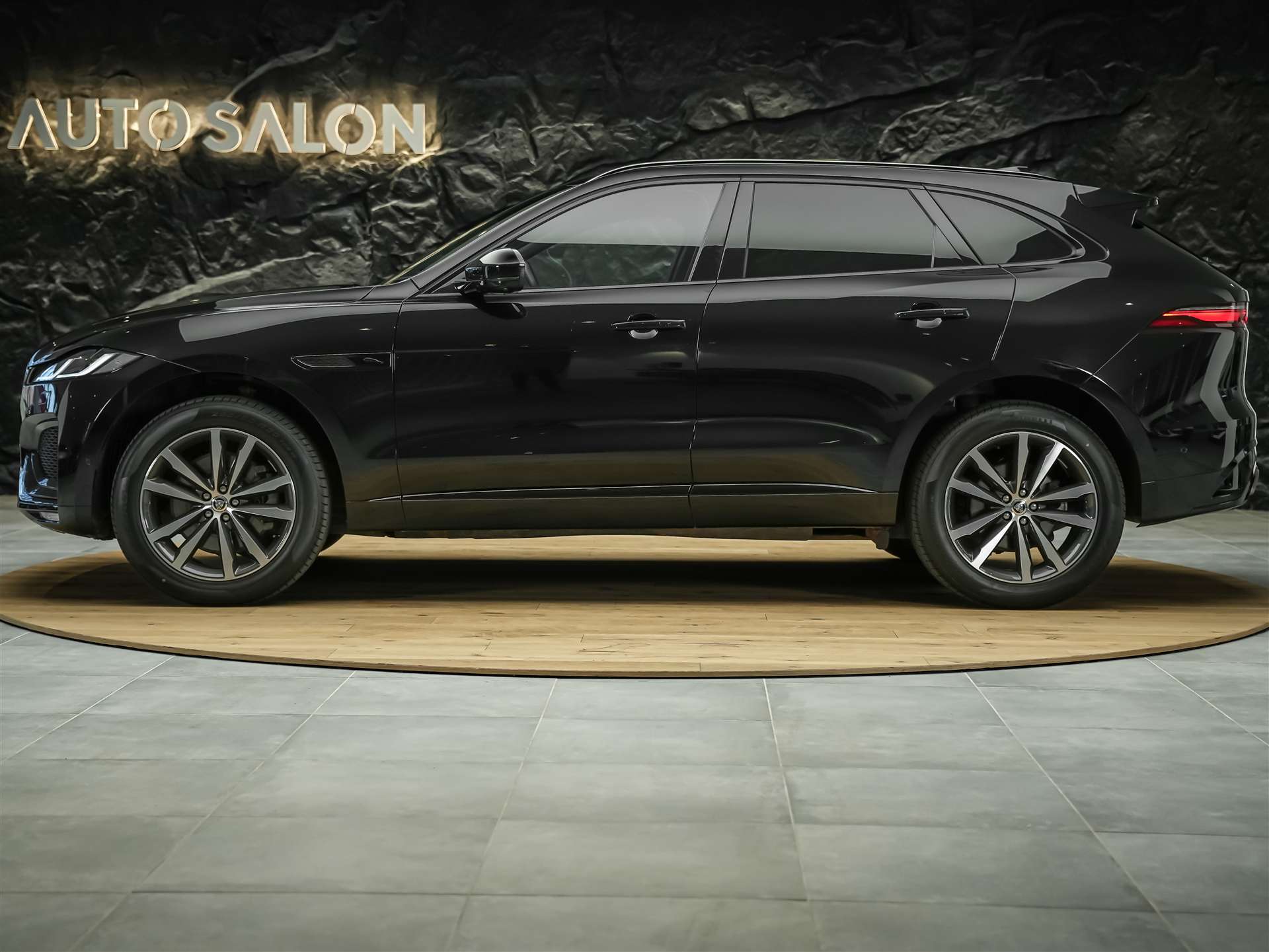 JAGUAR F-Pace 3.0 D I6 R-Dynamic SE AWD *Facelift*Panorama*Head-Up*-image-1