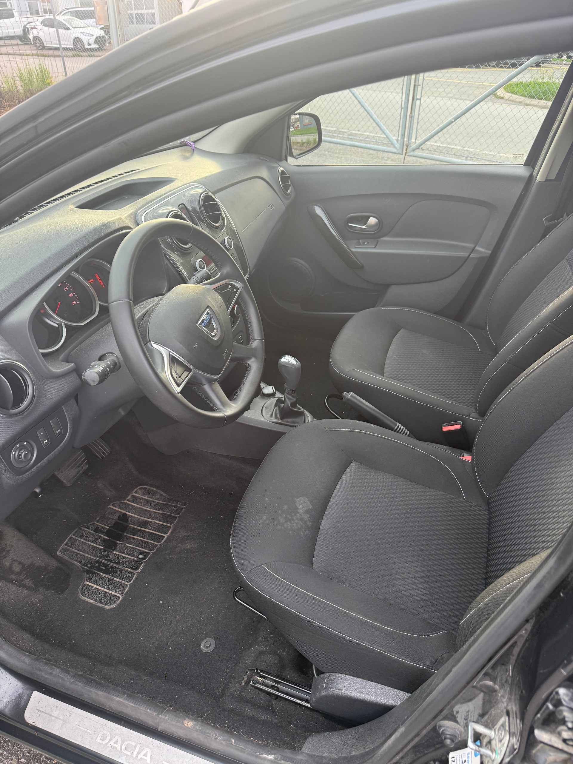 DACIA Sandero TCe 90 Lauréate Automatic-image-9