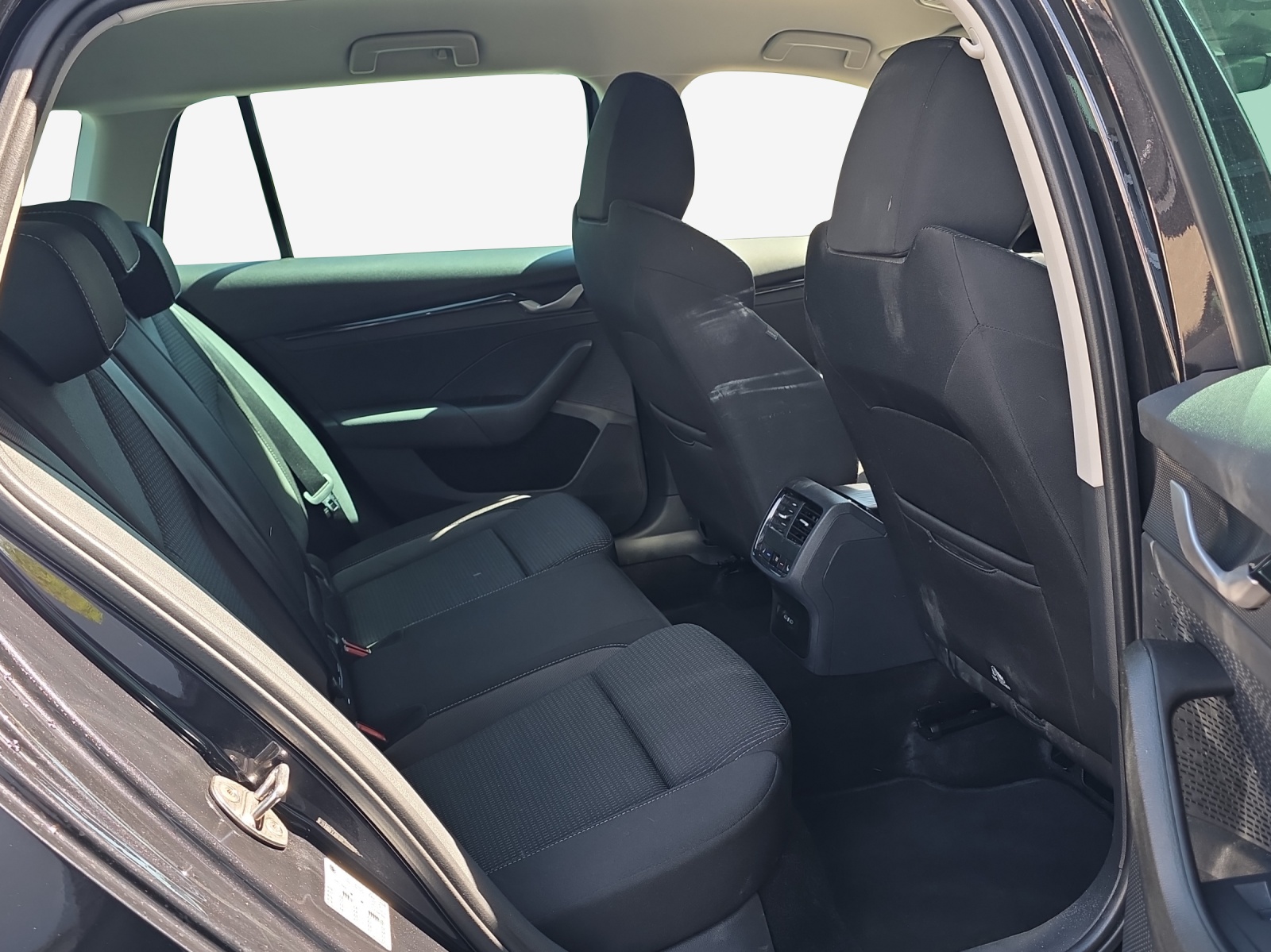 SKODA Octavia Combi 1.5 TSI mHEV DSG Dynamic-image-15