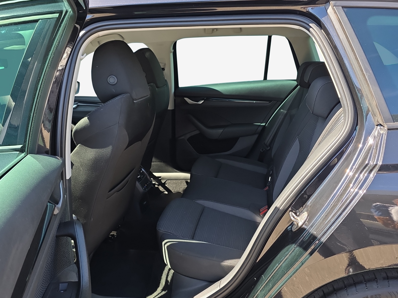 SKODA Octavia Combi 1.5 TSI mHEV DSG Dynamic-image-11