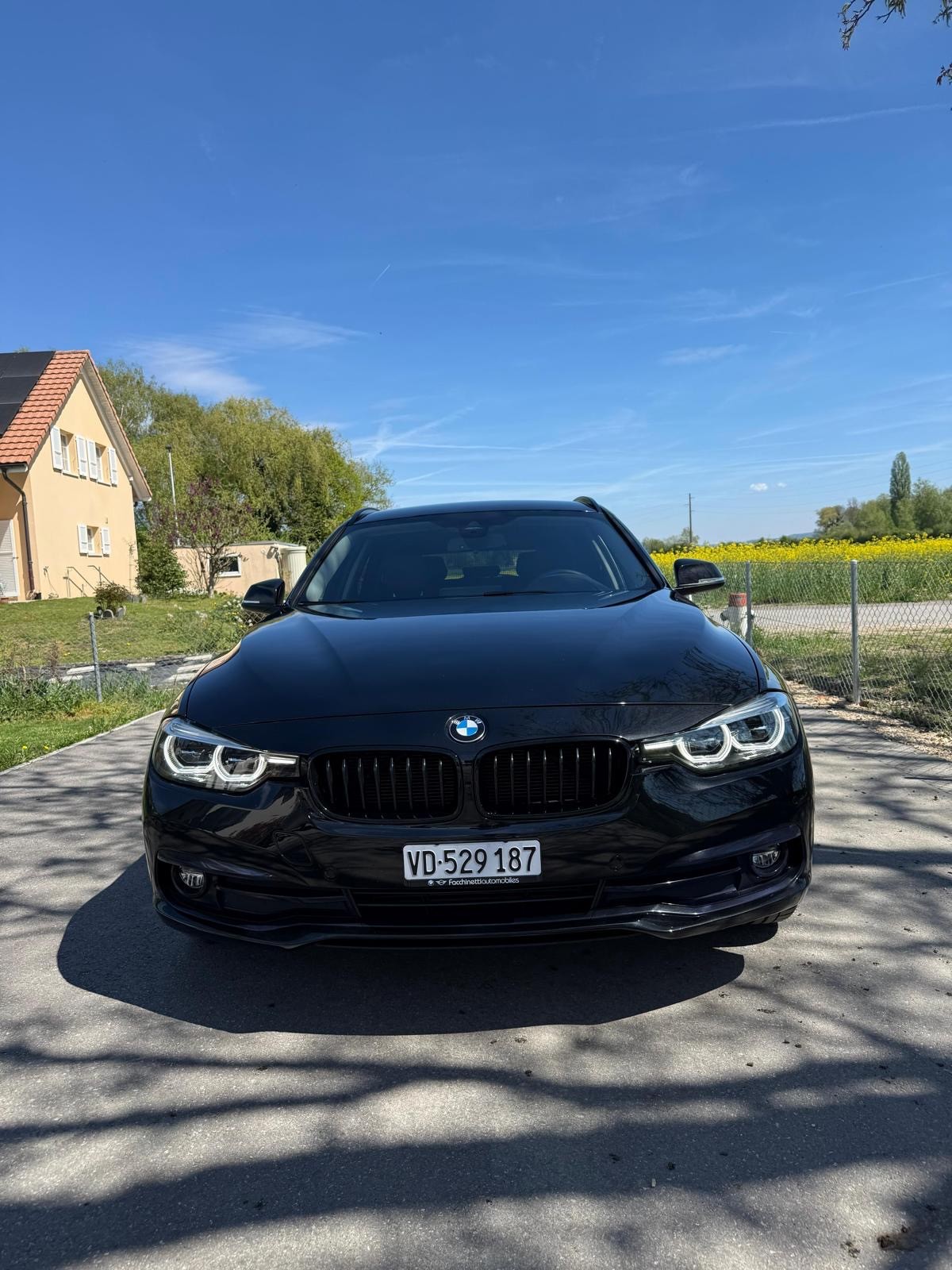 BMW 320d xDrive Touring Edition Sport Line Steptronic-image-3