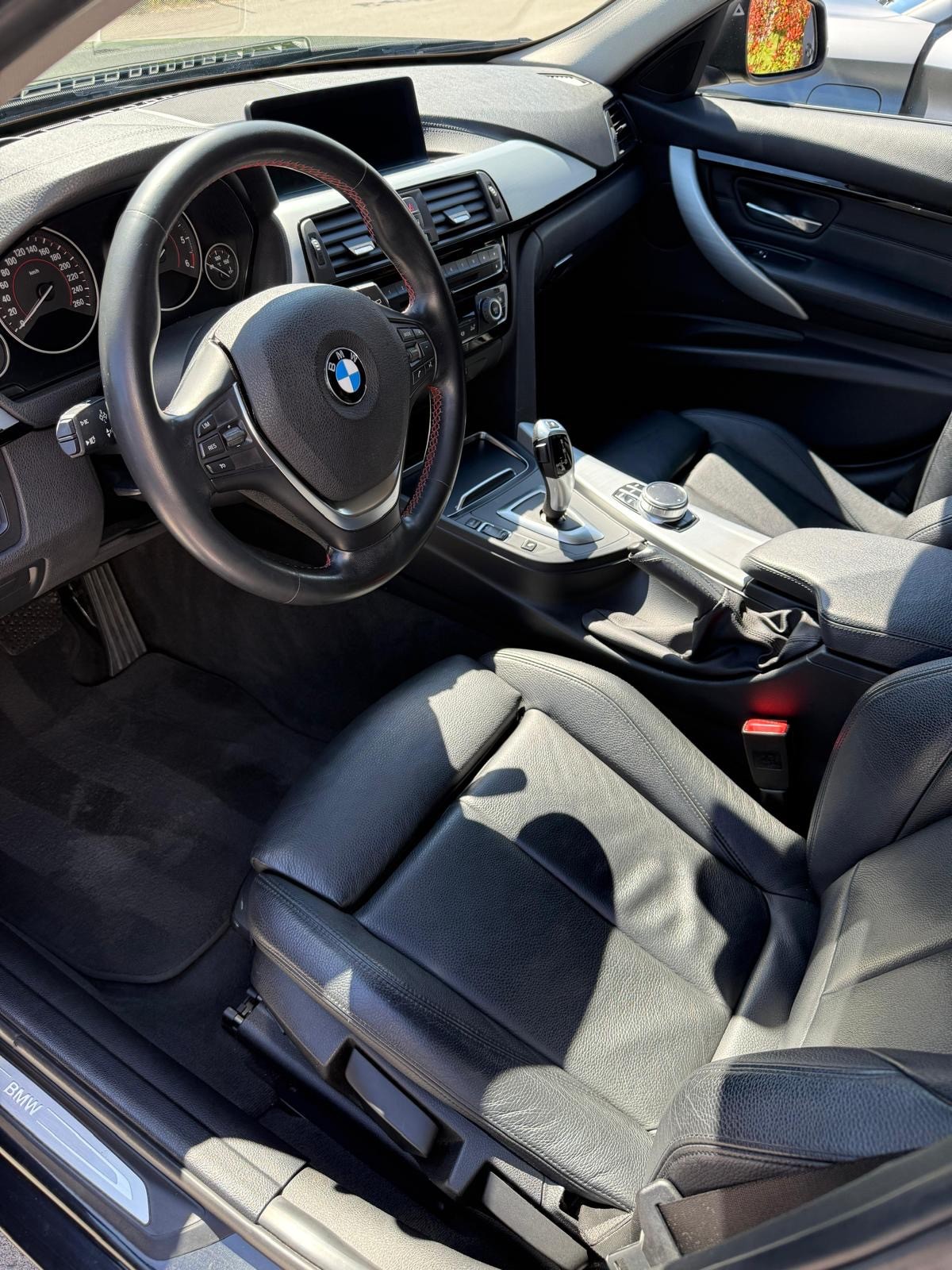 BMW 320d xDrive Touring Edition Sport Line Steptronic-image-8