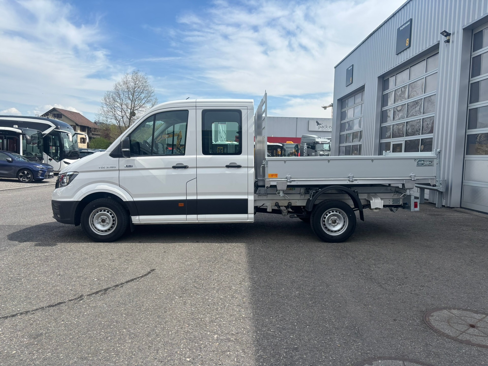 MAN TGE 3.180 4x4l Standard A-image-2