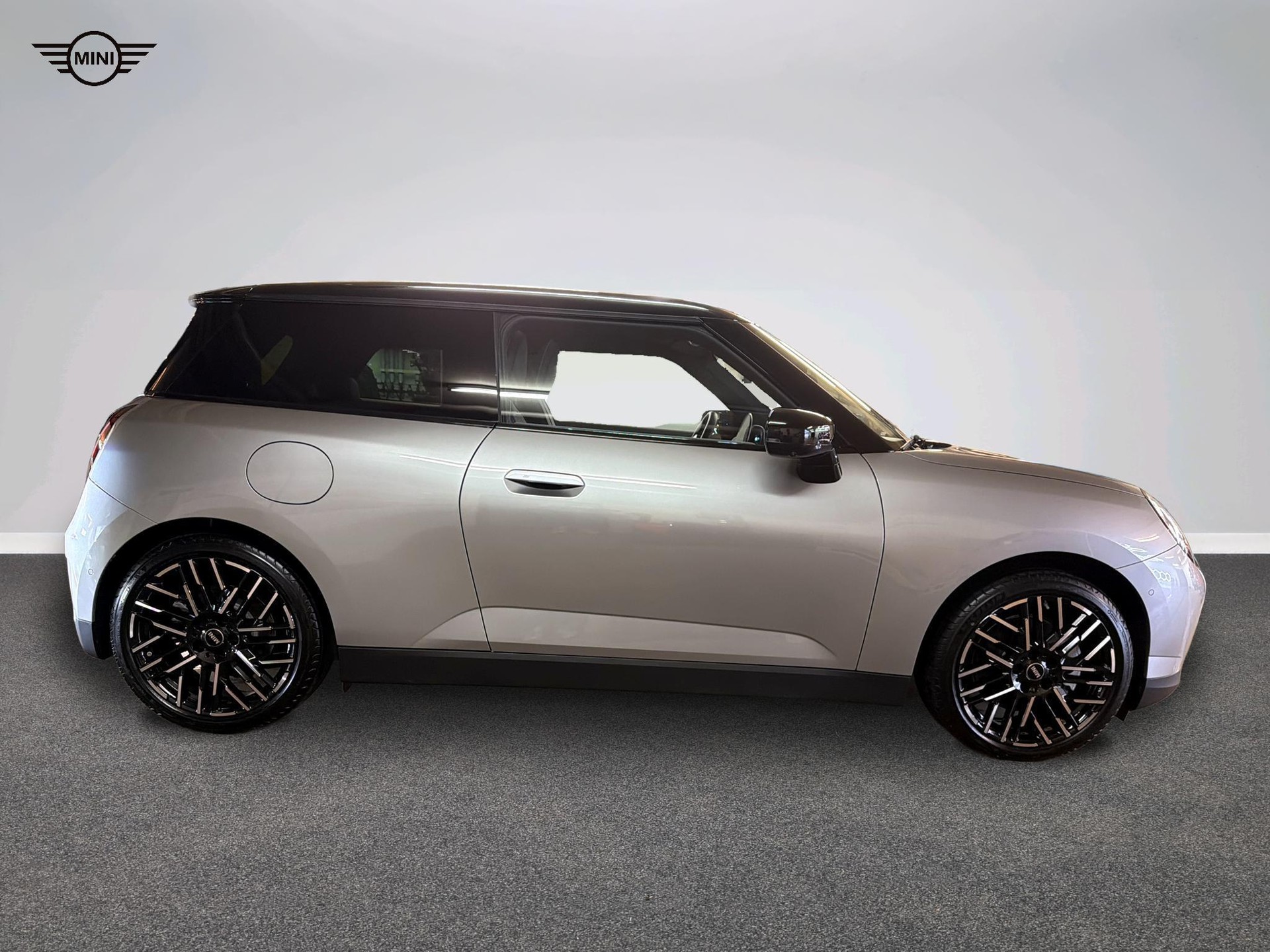 MINI Cooper SE-image-2