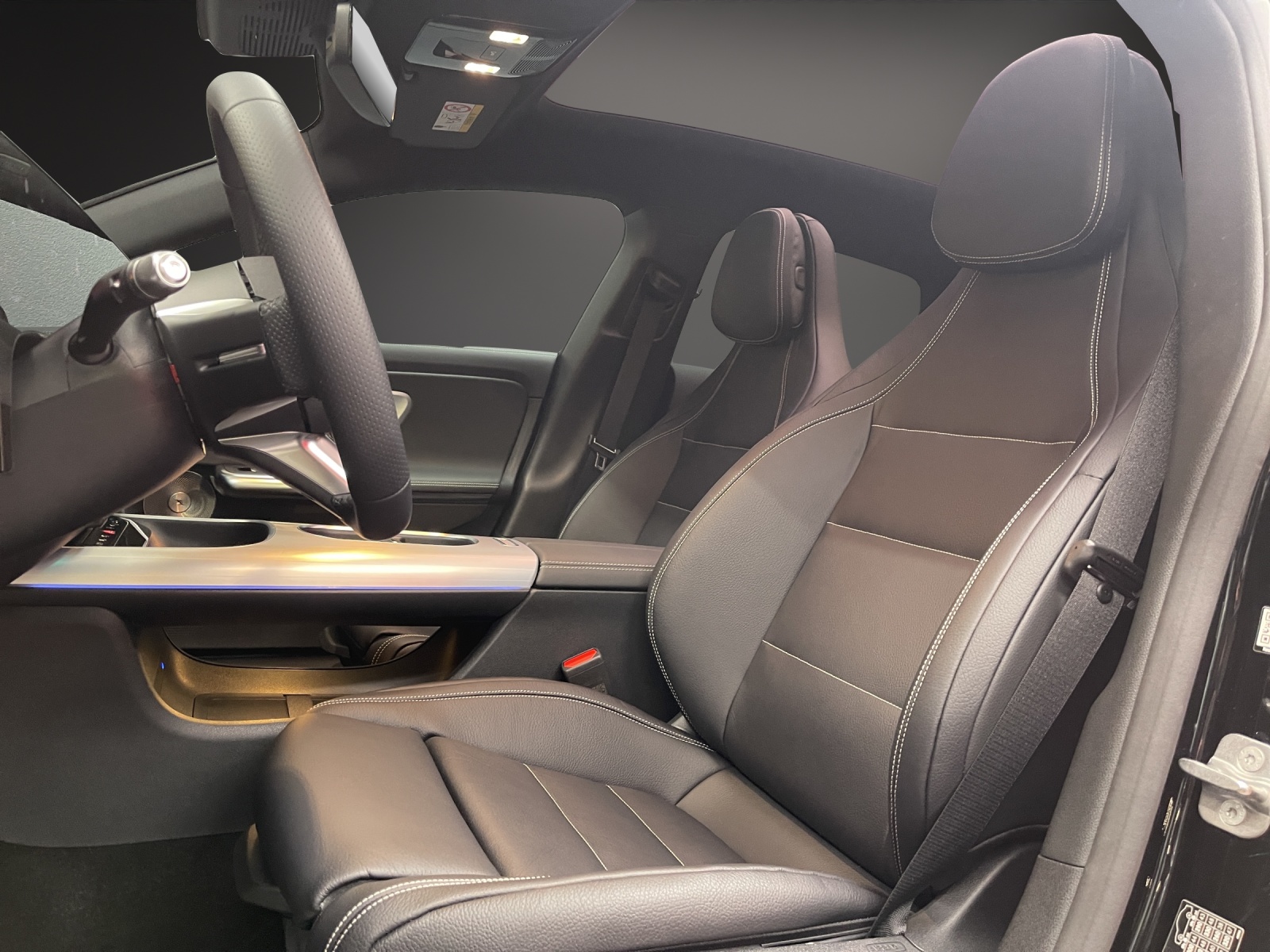 MERCEDES-BENZ CLA 350 4MATIC Shooting Brake with EQ Technology-image-9