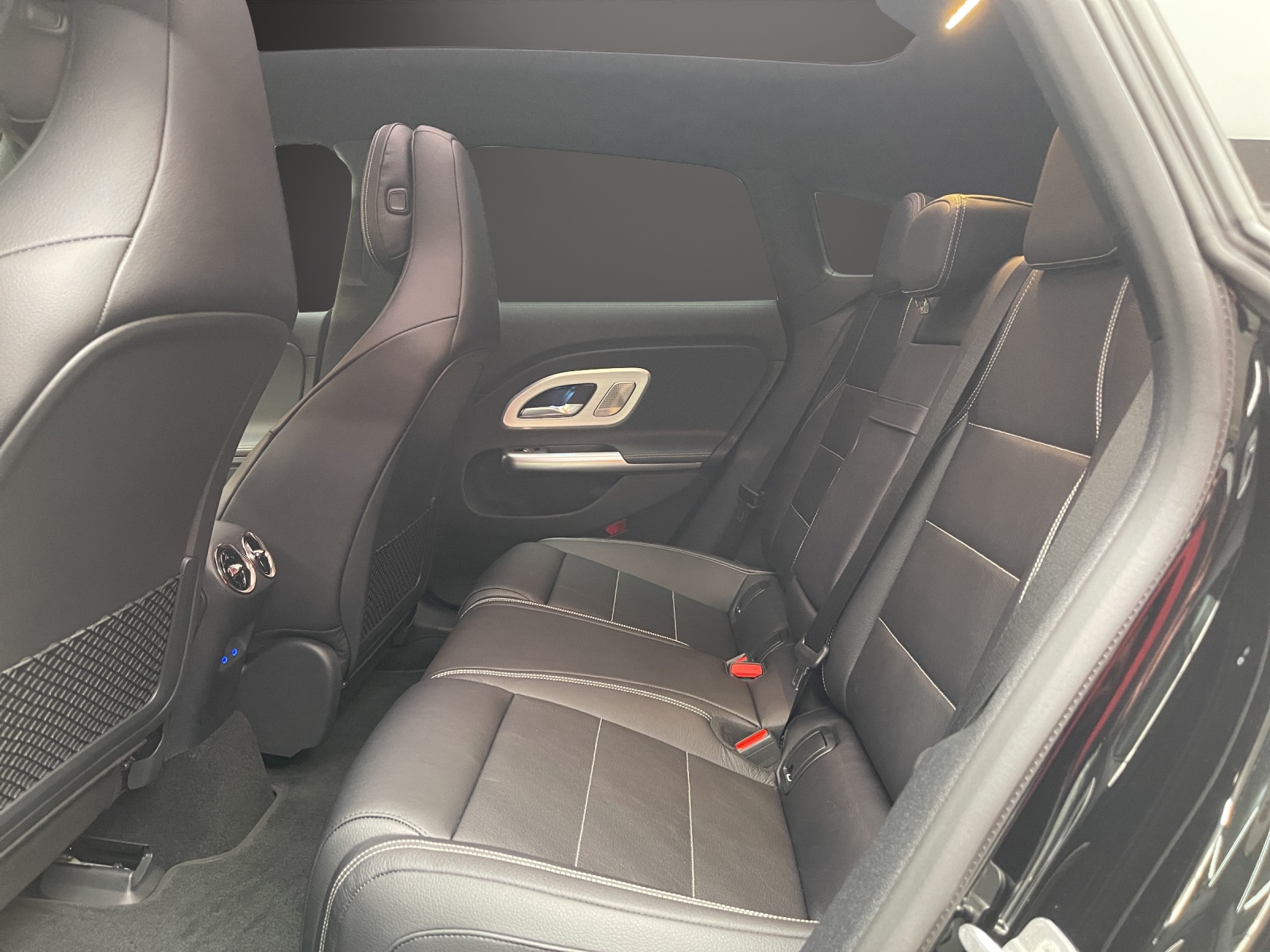 MERCEDES-BENZ CLA 350 4MATIC Shooting Brake with EQ Technology-image-10
