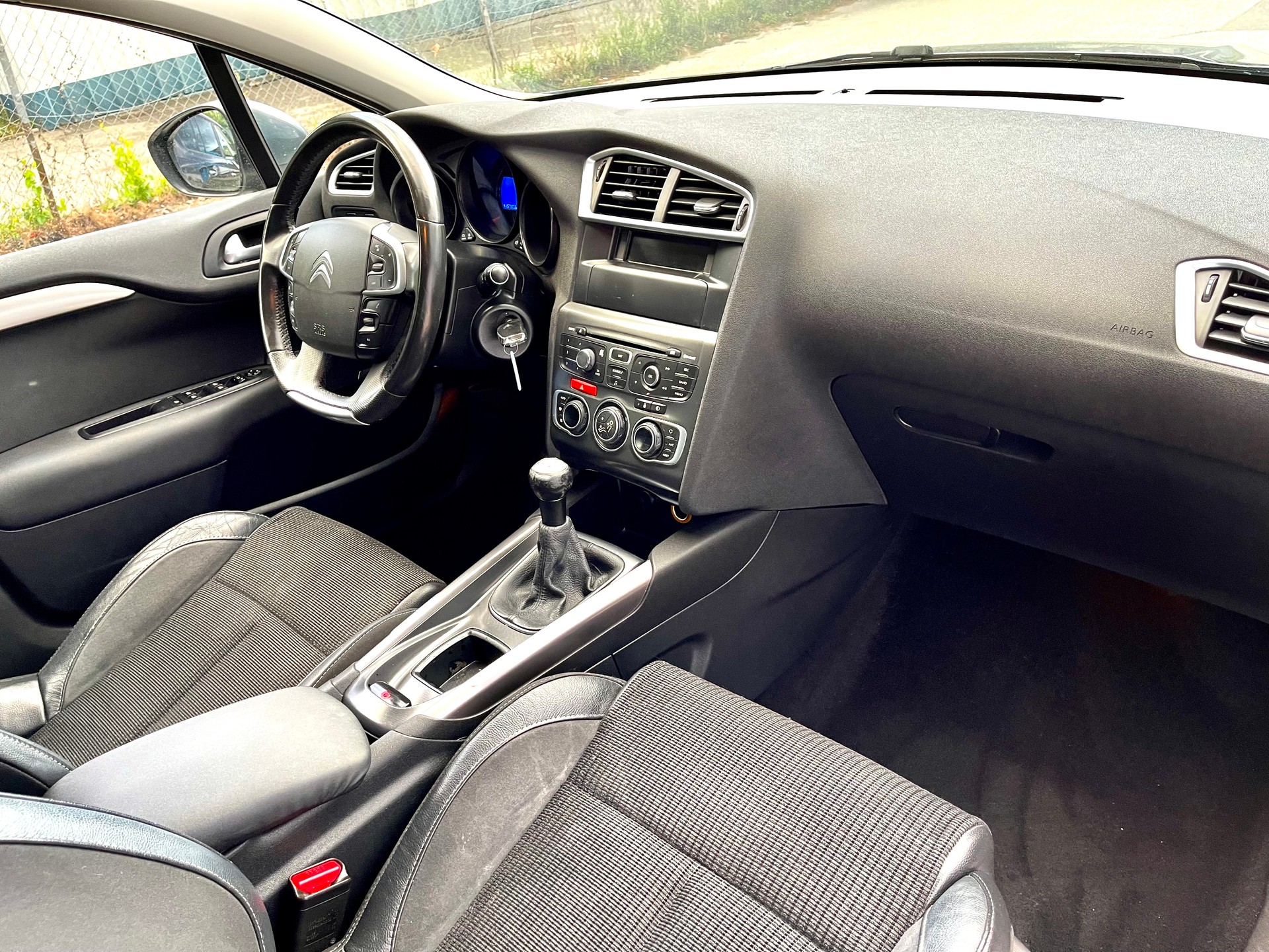 CITROEN C4 Berline 1.6 VTi Exclusive-image-24