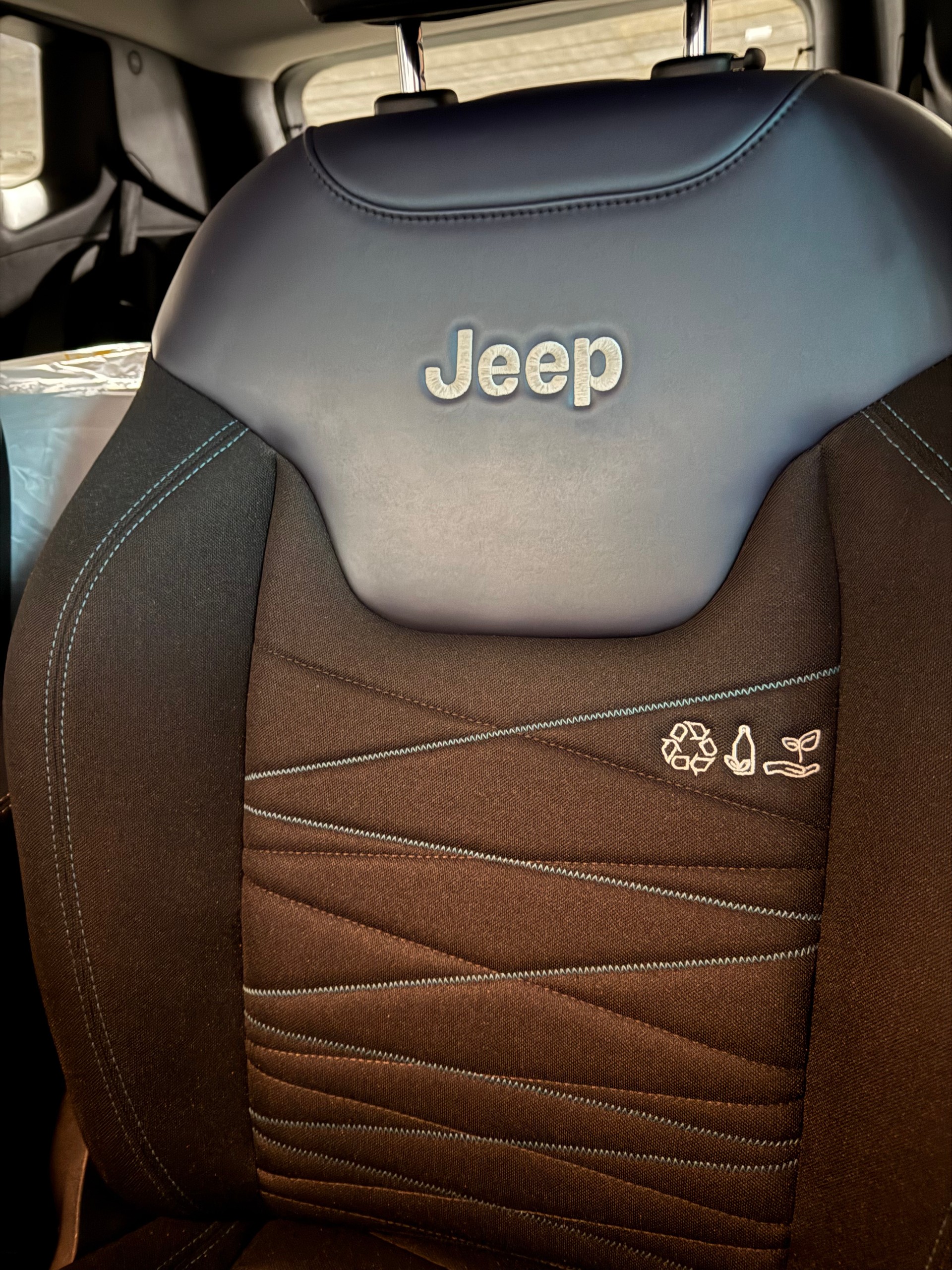 JEEP Renegade 1.5 Turbo Upland Plus MHEV-image-12