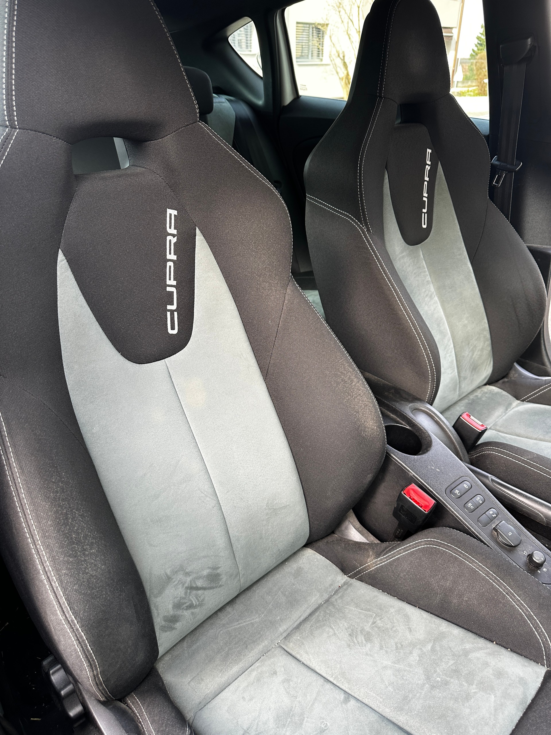 SEAT Leon 2.0 TSI Cupra R-image-11