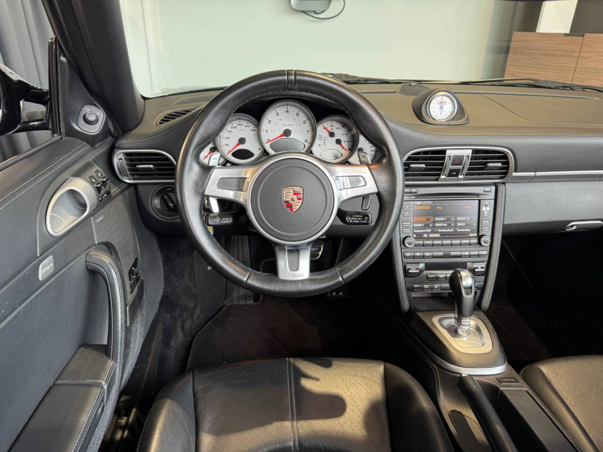 PORSCHE 911 Turbo Cabriolet-image-17