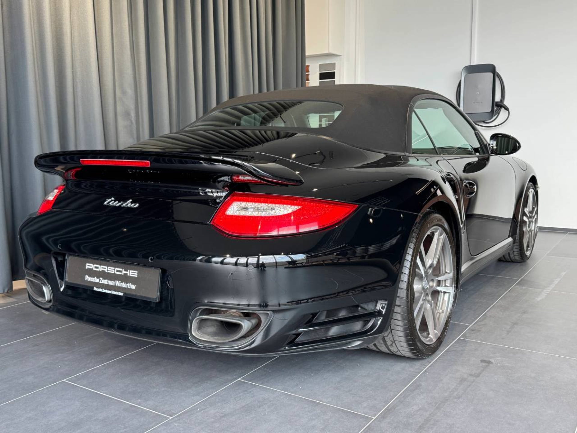 PORSCHE 911 Turbo Cabriolet-image-13