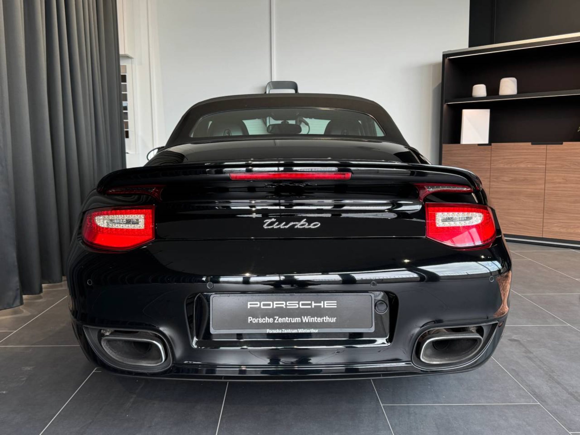 PORSCHE 911 Turbo Cabriolet-image-14