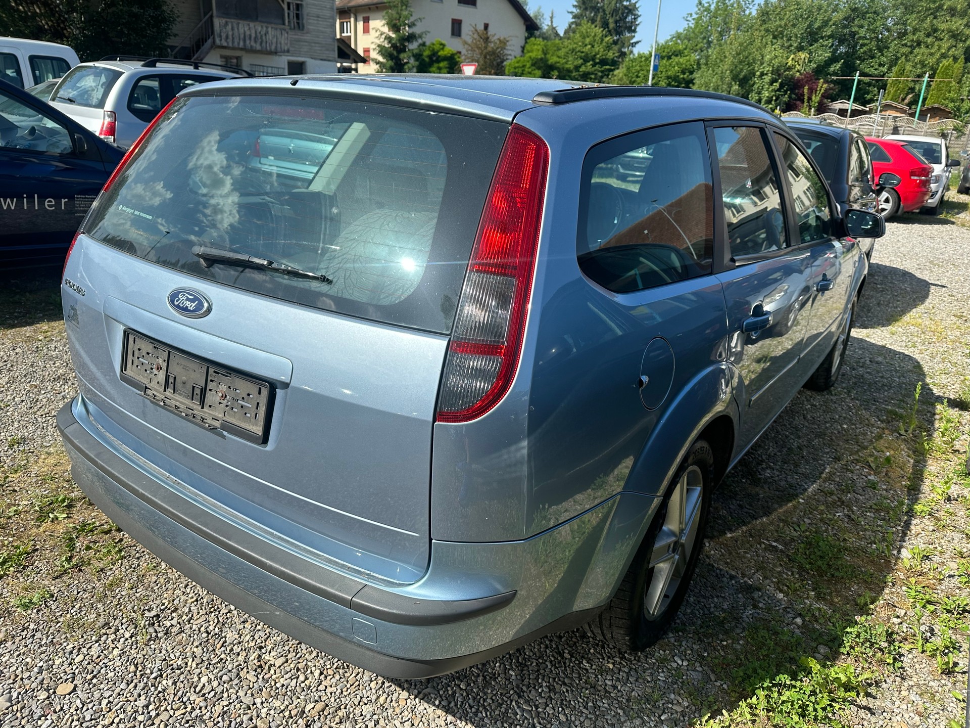 FORD Focus 2.0i Ghia-image-4