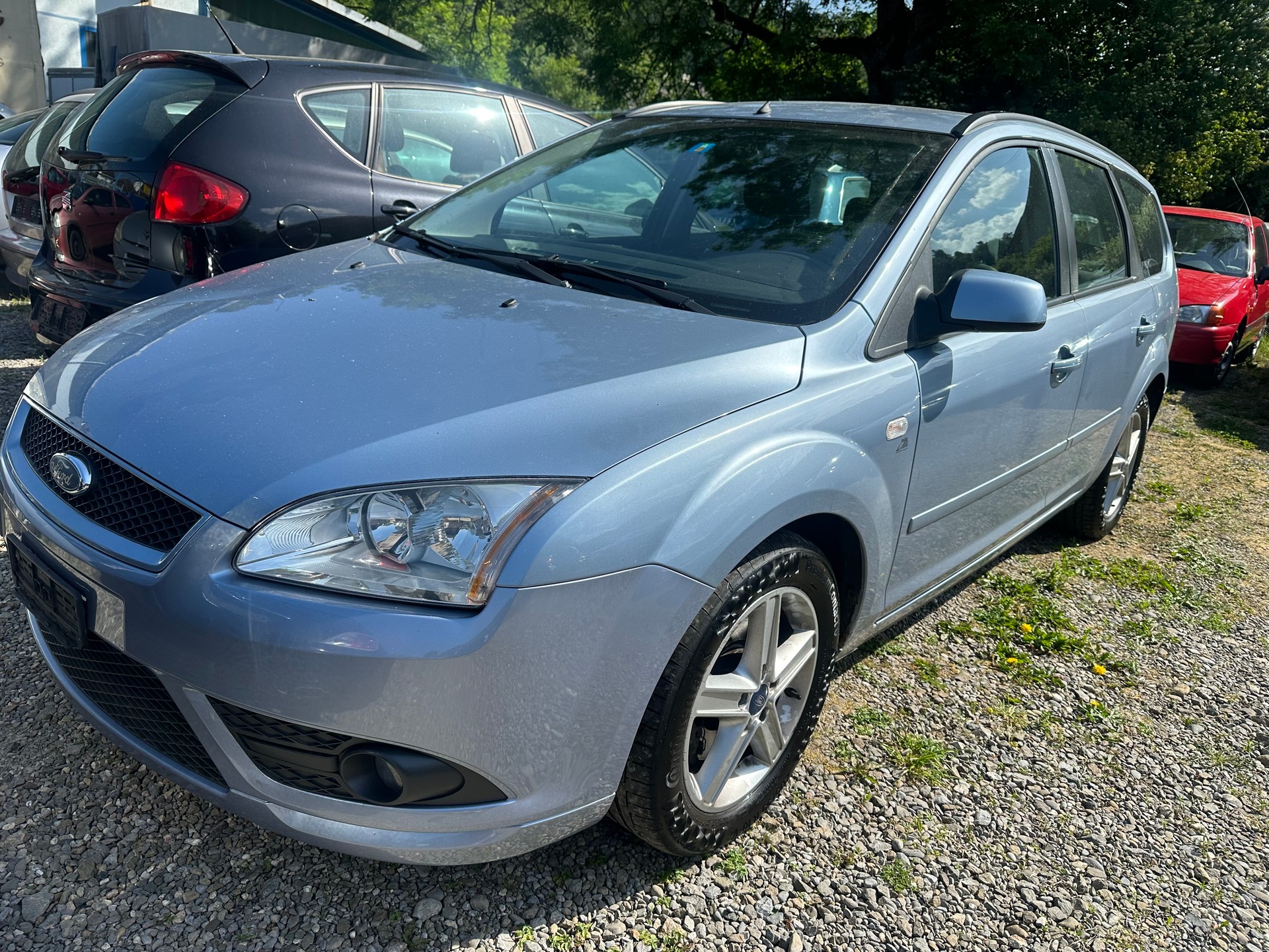 FORD Focus 2.0i Ghia-image-2