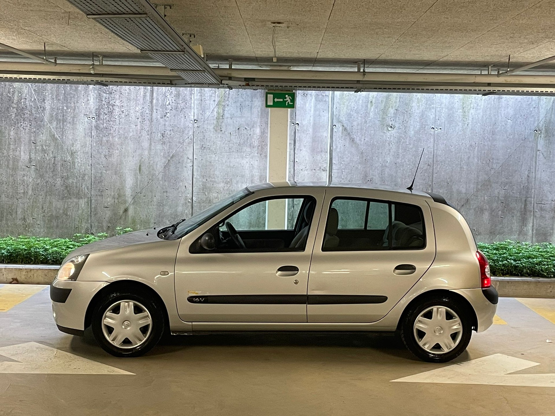 RENAULT Clio 1.2 16V Authentique Pack-showroom-element-2
