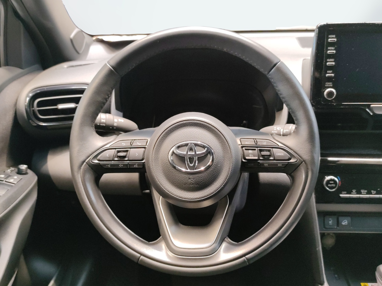 TOYOTA Yaris Cross 1.5 VVT-i HSD Trend AWD-i-image-11