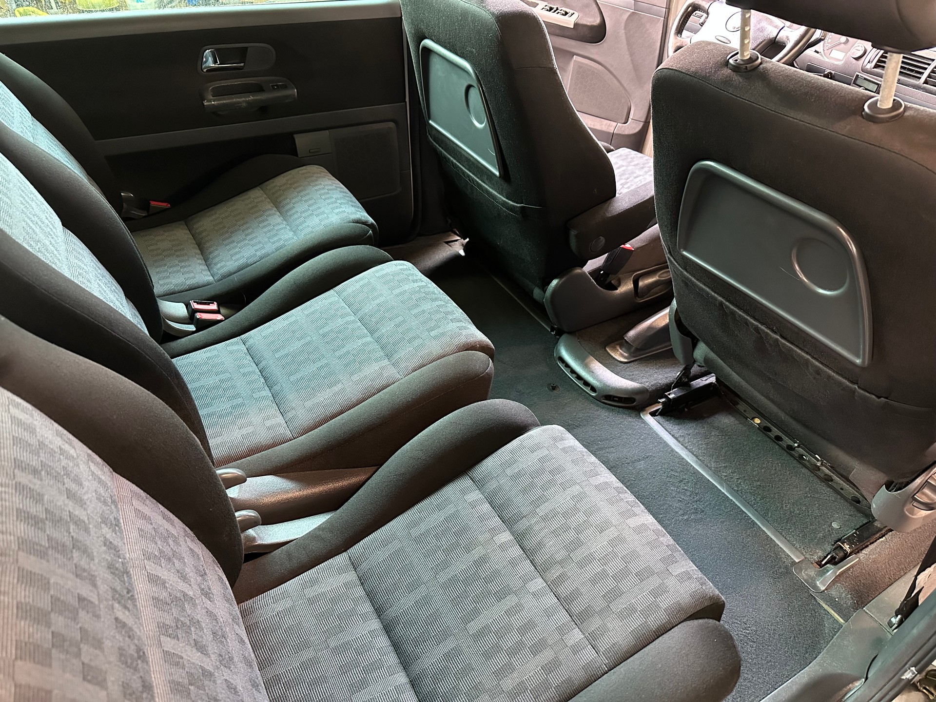 SEAT Alhambra 2.8 VR6 Sport 4x4-image-10