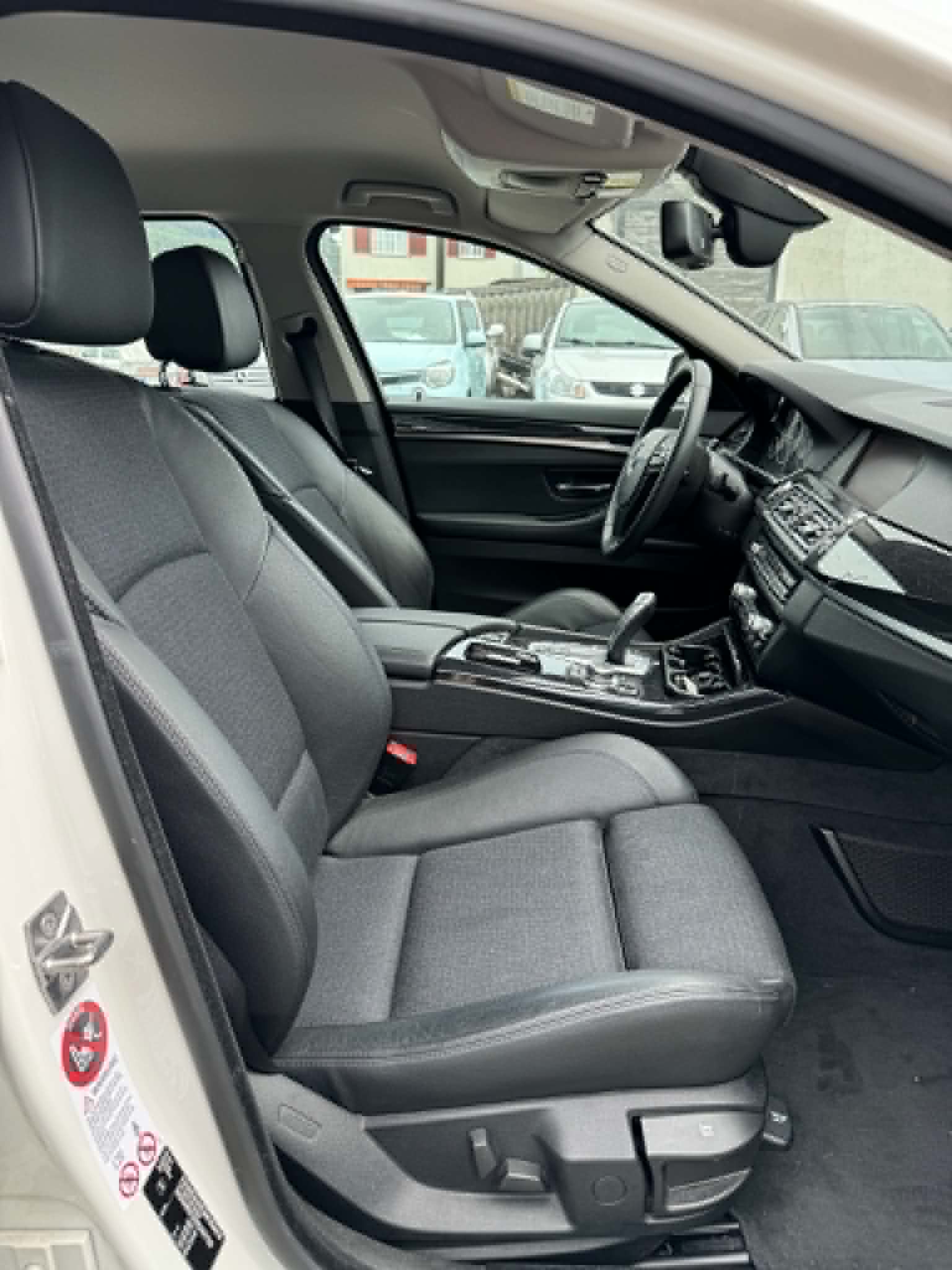 BMW 530d xDrive Touring Steptronic-image-12