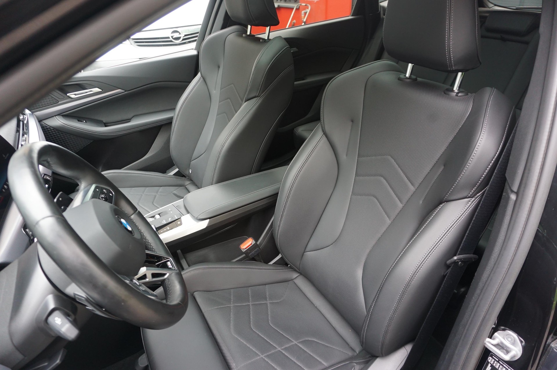 BMW 218d Active Tourer-image-8