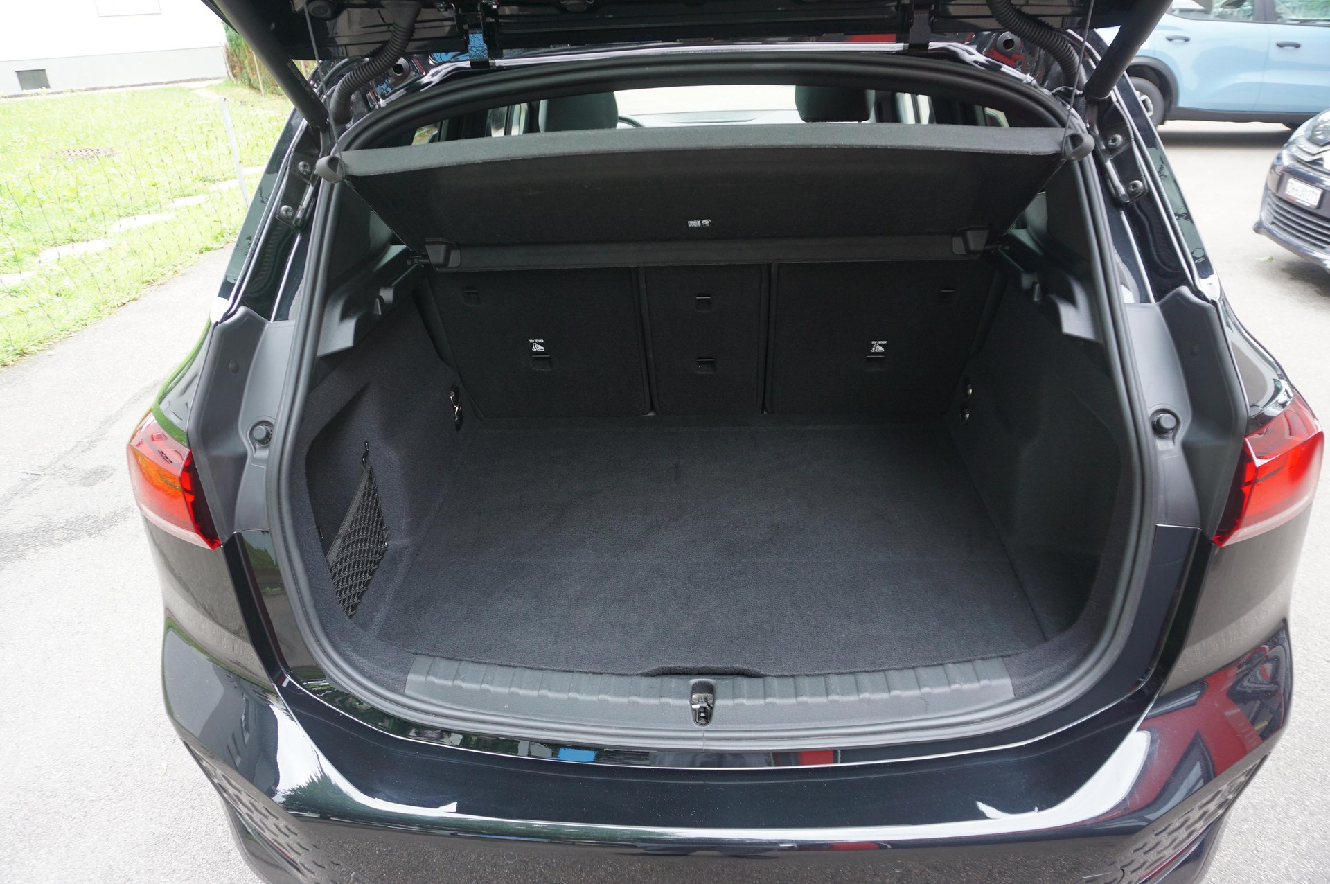 BMW 218d Active Tourer-image-5