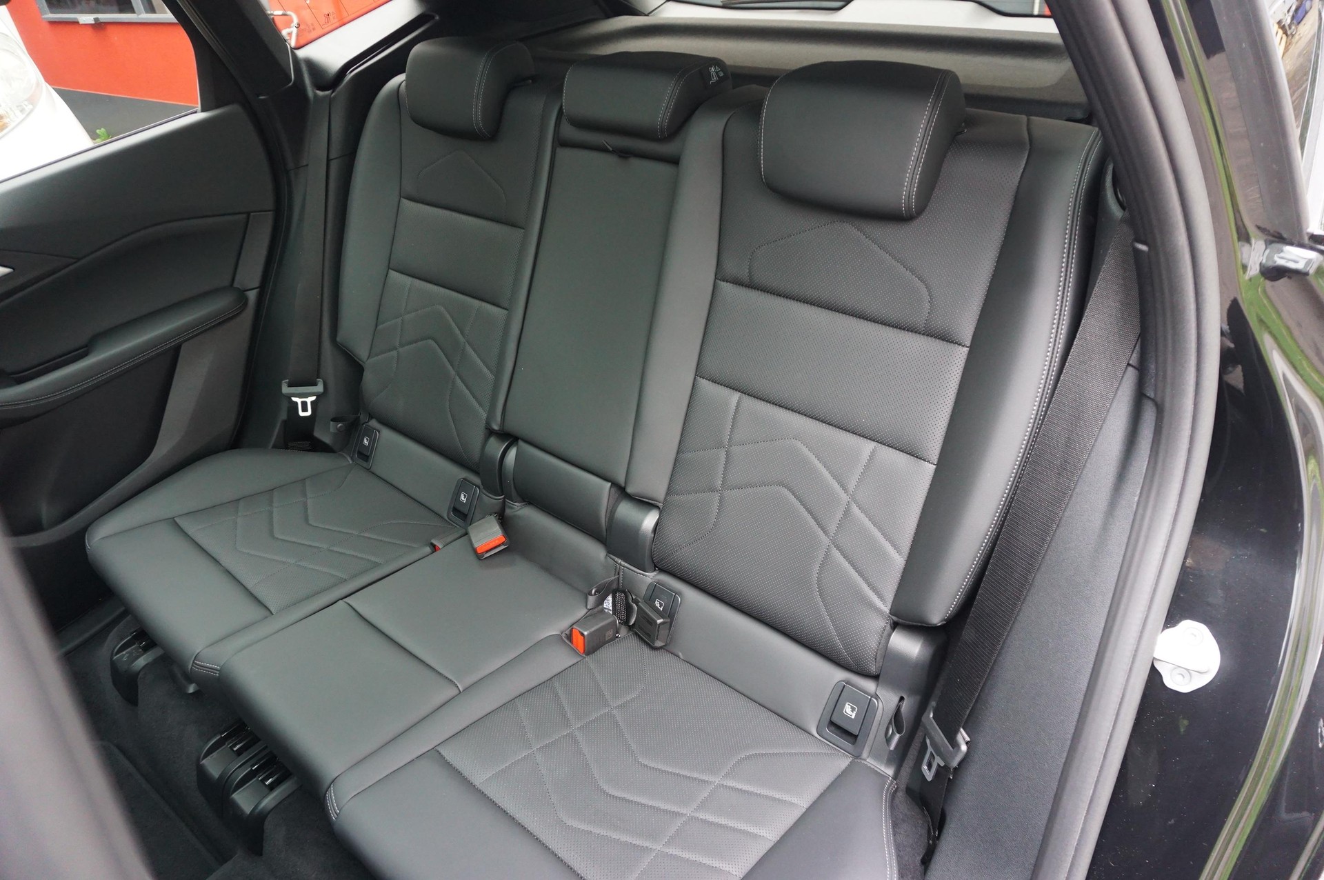 BMW 218d Active Tourer-image-7